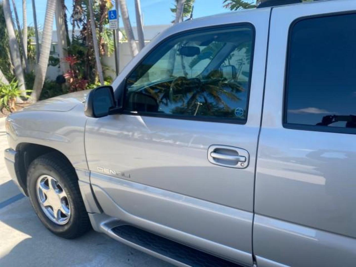 2005 Steel Gray Metallic /Stone Gray GMC Yukon XL Denali AWD LOW MILES 60,526 (1GKFK66U55J) with an 6.0L Vortec 6000 V8 SFI Engine engine, Automatic transmission, located at 4701 North Dixie Hwy, Pompano Beach, FL, 33064, (954) 422-2889, 26.240938, -80.123474 - OUR WEBPAGE FLORIDACARS1.COM HAS OVER 100 PHOTOS AND FREE CARFAX LINK 2005 GMC YUKON XL DENALI VIN: 1GKFK66U55J166568 1 G K F K 6 6 U 5 5 J 1 6 6 5 6 8 4 DOOR WAGON/SPORT UTILITY 6.0L V8 F GASOLINE ALL WHEEL DRIVE Top Features 4WD/AWD Rear Air Conditioning Alloy Wheels Rear Seat Heaters BOSE Sound S - Photo#26