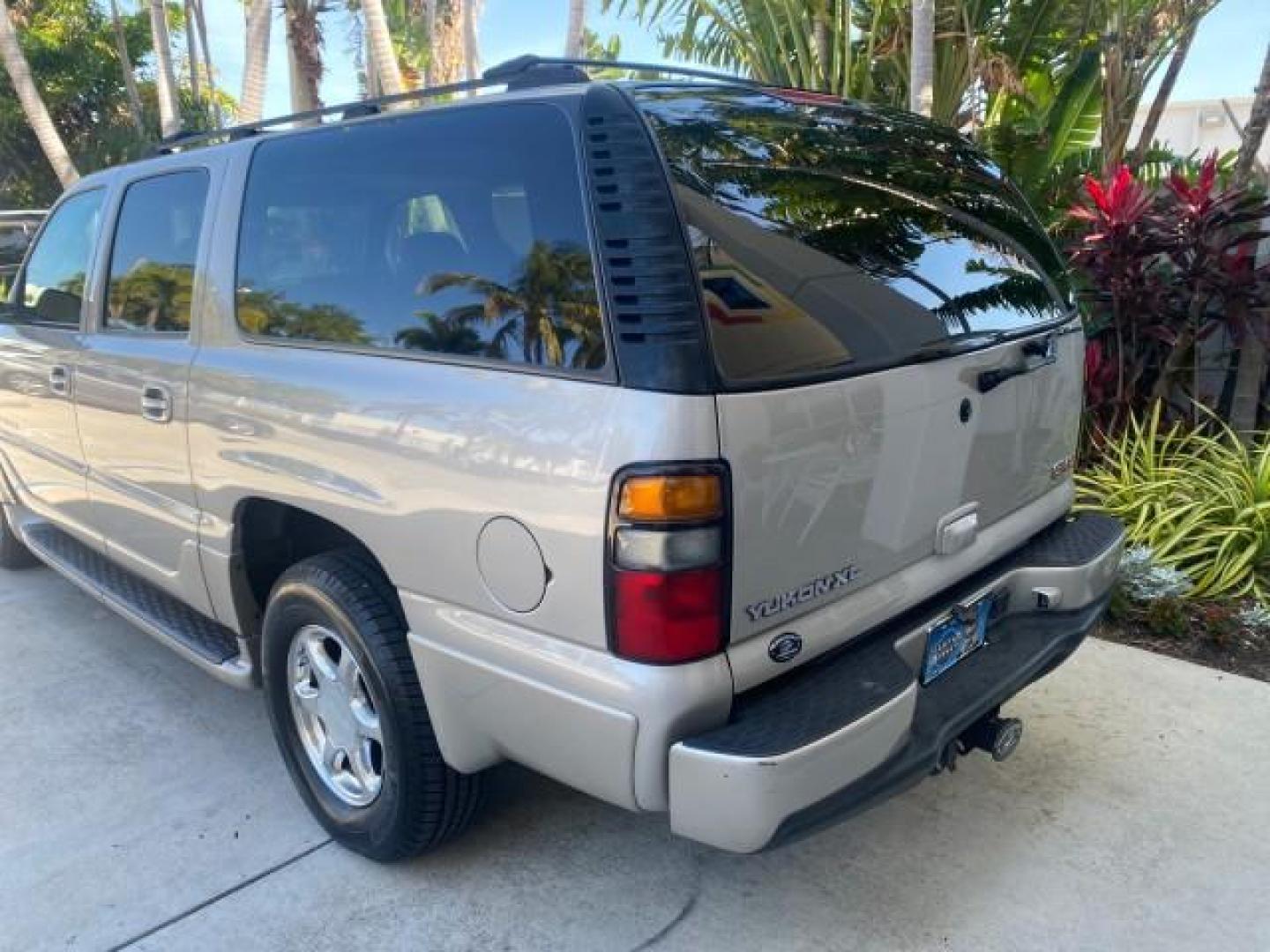2005 Steel Gray Metallic /Stone Gray GMC Yukon XL Denali AWD LOW MILES 60,526 (1GKFK66U55J) with an 6.0L Vortec 6000 V8 SFI Engine engine, Automatic transmission, located at 4701 North Dixie Hwy, Pompano Beach, FL, 33064, (954) 422-2889, 26.240938, -80.123474 - OUR WEBPAGE FLORIDACARS1.COM HAS OVER 100 PHOTOS AND FREE CARFAX LINK 2005 GMC YUKON XL DENALI VIN: 1GKFK66U55J166568 1 G K F K 6 6 U 5 5 J 1 6 6 5 6 8 4 DOOR WAGON/SPORT UTILITY 6.0L V8 F GASOLINE ALL WHEEL DRIVE Top Features 4WD/AWD Rear Air Conditioning Alloy Wheels Rear Seat Heaters BOSE Sound S - Photo#76