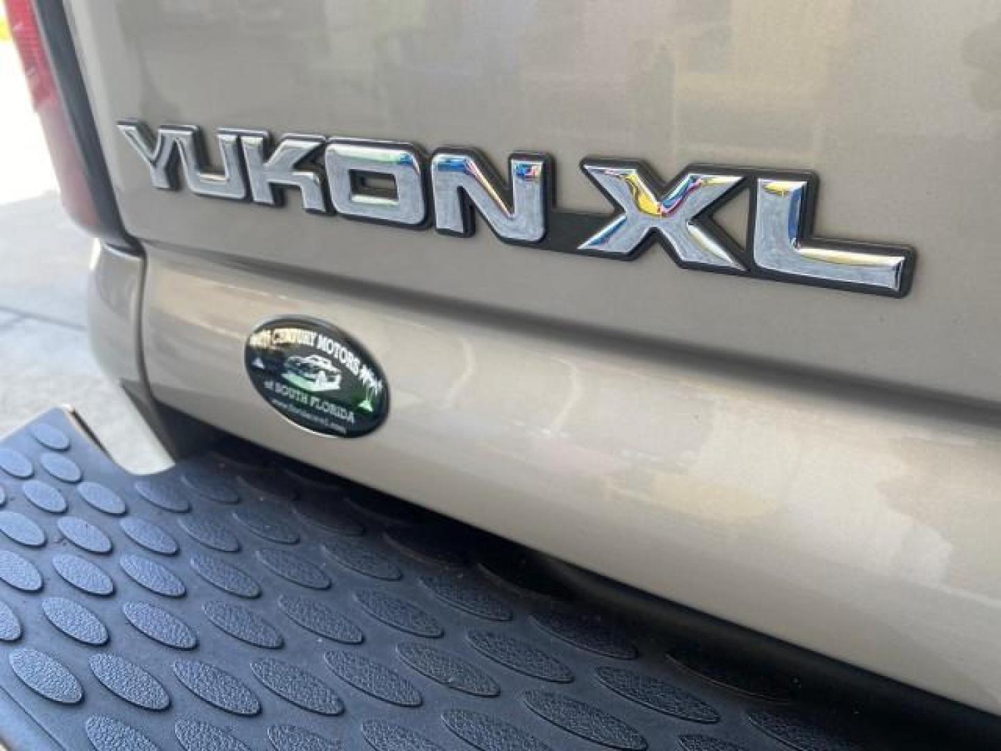 2005 Steel Gray Metallic /Stone Gray GMC Yukon XL Denali AWD LOW MILES 60,526 (1GKFK66U55J) with an 6.0L Vortec 6000 V8 SFI Engine engine, Automatic transmission, located at 4701 North Dixie Hwy, Pompano Beach, FL, 33064, (954) 422-2889, 26.240938, -80.123474 - OUR WEBPAGE FLORIDACARS1.COM HAS OVER 100 PHOTOS AND FREE CARFAX LINK 2005 GMC YUKON XL DENALI VIN: 1GKFK66U55J166568 1 G K F K 6 6 U 5 5 J 1 6 6 5 6 8 4 DOOR WAGON/SPORT UTILITY 6.0L V8 F GASOLINE ALL WHEEL DRIVE Top Features 4WD/AWD Rear Air Conditioning Alloy Wheels Rear Seat Heaters BOSE Sound S - Photo#77