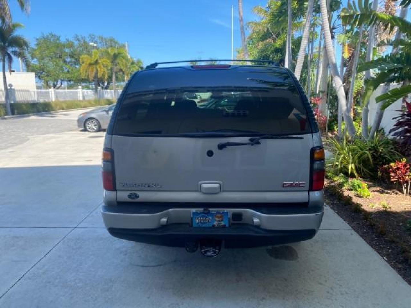 2005 Steel Gray Metallic /Stone Gray GMC Yukon XL Denali AWD LOW MILES 60,526 (1GKFK66U55J) with an 6.0L Vortec 6000 V8 SFI Engine engine, Automatic transmission, located at 4701 North Dixie Hwy, Pompano Beach, FL, 33064, (954) 422-2889, 26.240938, -80.123474 - OUR WEBPAGE FLORIDACARS1.COM HAS OVER 100 PHOTOS AND FREE CARFAX LINK 2005 GMC YUKON XL DENALI VIN: 1GKFK66U55J166568 1 G K F K 6 6 U 5 5 J 1 6 6 5 6 8 4 DOOR WAGON/SPORT UTILITY 6.0L V8 F GASOLINE ALL WHEEL DRIVE Top Features 4WD/AWD Rear Air Conditioning Alloy Wheels Rear Seat Heaters BOSE Sound S - Photo#79