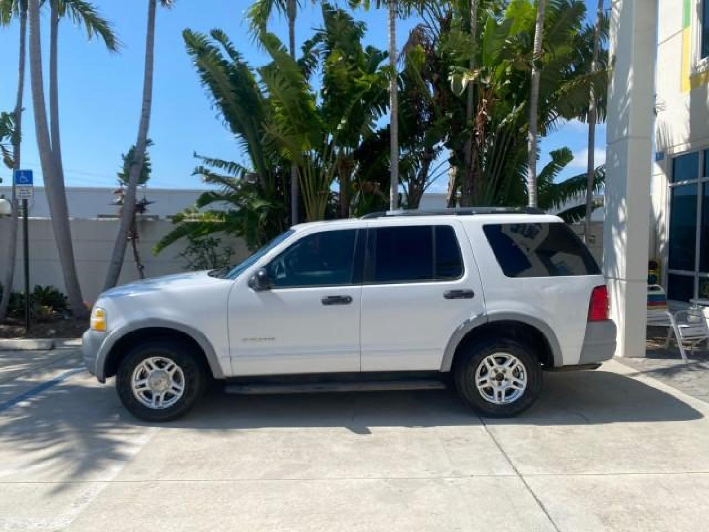 2002 Oxford White /Graphite Ford Explorer XLS FL RUNS LIKE NEW (1FMZU62E22U) with an 4.0L SOHC SEFI V6 Engine engine, Automatic transmission, located at 4701 North Dixie Hwy, Pompano Beach, FL, 33064, (954) 422-2889, 26.240938, -80.123474 - OUR WEBPAGE FLORIDACARS1.COM HAS OVER 100 PHOTOS AND FREE CARFAX LINK 2002 FORD EXPLORER XLS VIN: 1FMZU62E22UA45584 1 F M Z U 6 2 E 2 2 U A 4 5 5 8 4 4 DOOR WAGON/SPORT UTILITY 4.0L V6 F SOHC GASOLINE REAR WHEEL DRIVE Highlighted Features Full Roof Rack Tow Hitch CD Audio Power Windows Power Locks A - Photo#4