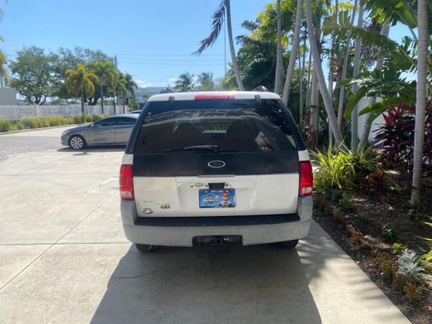 2002 Oxford White /Graphite Ford Explorer XLS FL RUNS LIKE NEW (1FMZU62E22U) with an 4.0L SOHC SEFI V6 Engine engine, Automatic transmission, located at 4701 North Dixie Hwy, Pompano Beach, FL, 33064, (954) 422-2889, 26.240938, -80.123474 - OUR WEBPAGE FLORIDACARS1.COM HAS OVER 100 PHOTOS AND FREE CARFAX LINK 2002 FORD EXPLORER XLS VIN: 1FMZU62E22UA45584 1 F M Z U 6 2 E 2 2 U A 4 5 5 8 4 4 DOOR WAGON/SPORT UTILITY 4.0L V6 F SOHC GASOLINE REAR WHEEL DRIVE Highlighted Features Full Roof Rack Tow Hitch CD Audio Power Windows Power Locks A - Photo#6