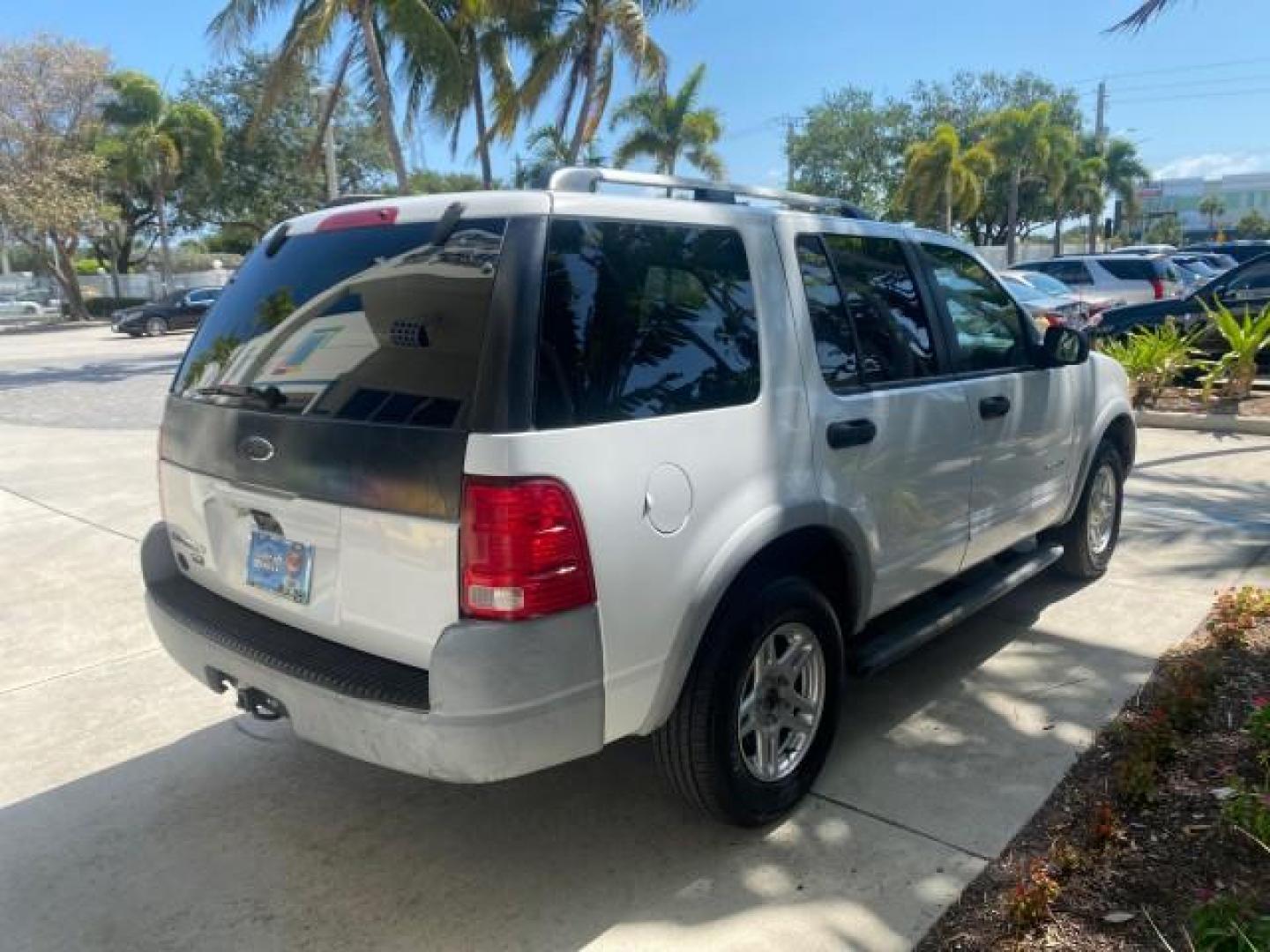 2002 Oxford White /Graphite Ford Explorer XLS FL RUNS LIKE NEW (1FMZU62E22U) with an 4.0L SOHC SEFI V6 Engine engine, Automatic transmission, located at 4701 North Dixie Hwy, Pompano Beach, FL, 33064, (954) 422-2889, 26.240938, -80.123474 - OUR WEBPAGE FLORIDACARS1.COM HAS OVER 100 PHOTOS AND FREE CARFAX LINK 2002 FORD EXPLORER XLS VIN: 1FMZU62E22UA45584 1 F M Z U 6 2 E 2 2 U A 4 5 5 8 4 4 DOOR WAGON/SPORT UTILITY 4.0L V6 F SOHC GASOLINE REAR WHEEL DRIVE Highlighted Features Full Roof Rack Tow Hitch CD Audio Power Windows Power Locks A - Photo#7