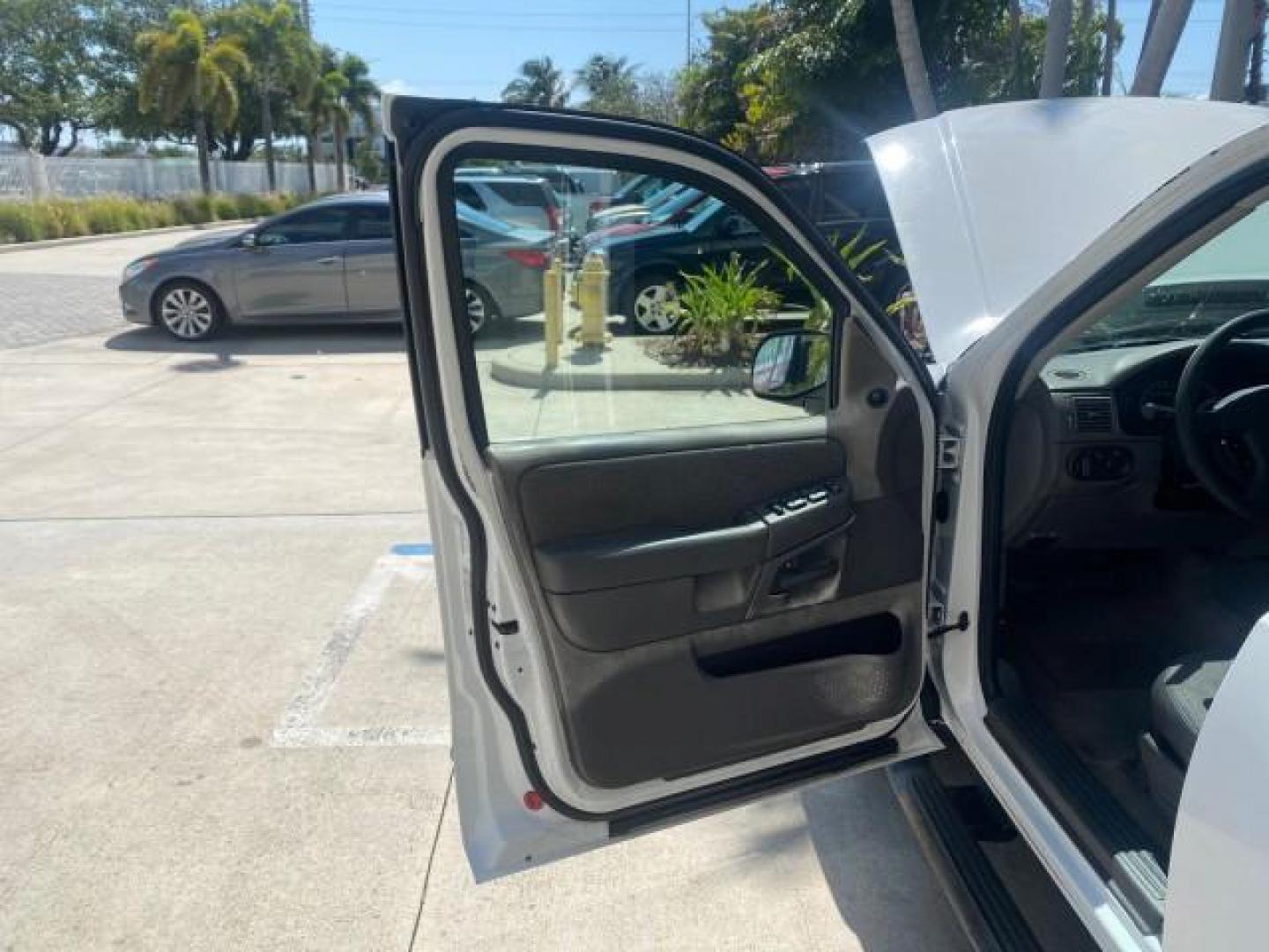 2002 Oxford White /Graphite Ford Explorer XLS FL RUNS LIKE NEW (1FMZU62E22U) with an 4.0L SOHC SEFI V6 Engine engine, Automatic transmission, located at 4701 North Dixie Hwy, Pompano Beach, FL, 33064, (954) 422-2889, 26.240938, -80.123474 - OUR WEBPAGE FLORIDACARS1.COM HAS OVER 100 PHOTOS AND FREE CARFAX LINK 2002 FORD EXPLORER XLS VIN: 1FMZU62E22UA45584 1 F M Z U 6 2 E 2 2 U A 4 5 5 8 4 4 DOOR WAGON/SPORT UTILITY 4.0L V6 F SOHC GASOLINE REAR WHEEL DRIVE Highlighted Features Full Roof Rack Tow Hitch CD Audio Power Windows Power Locks A - Photo#9