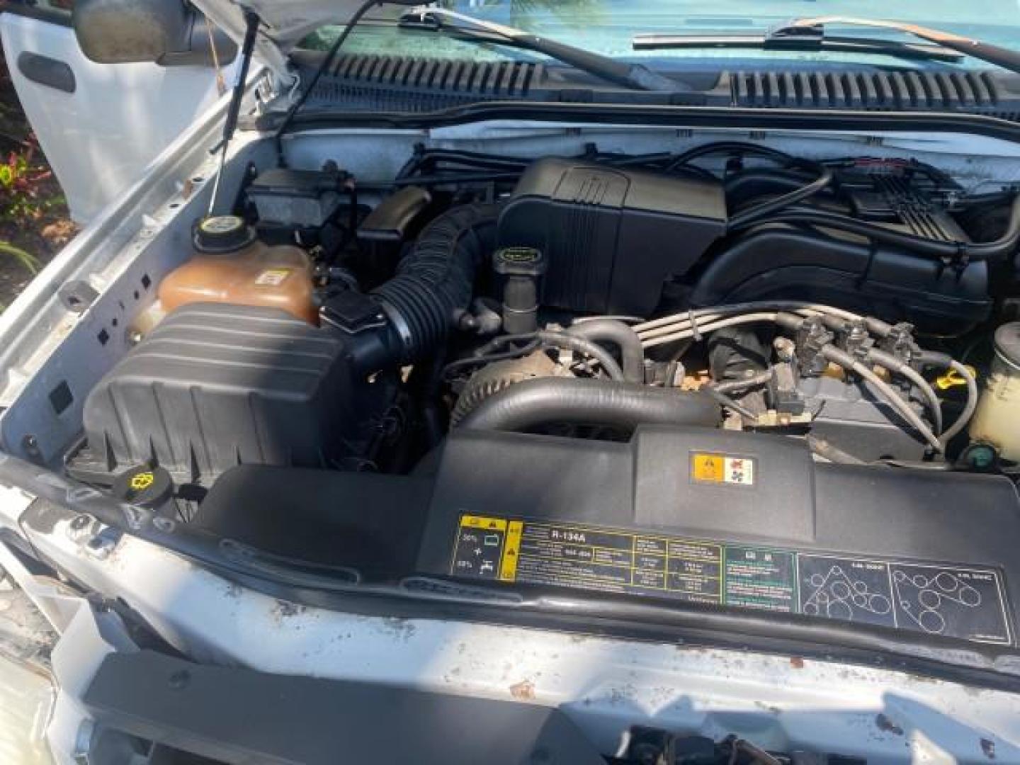 2002 Oxford White /Graphite Ford Explorer XLS FL RUNS LIKE NEW (1FMZU62E22U) with an 4.0L SOHC SEFI V6 Engine engine, Automatic transmission, located at 4701 North Dixie Hwy, Pompano Beach, FL, 33064, (954) 422-2889, 26.240938, -80.123474 - OUR WEBPAGE FLORIDACARS1.COM HAS OVER 100 PHOTOS AND FREE CARFAX LINK 2002 FORD EXPLORER XLS VIN: 1FMZU62E22UA45584 1 F M Z U 6 2 E 2 2 U A 4 5 5 8 4 4 DOOR WAGON/SPORT UTILITY 4.0L V6 F SOHC GASOLINE REAR WHEEL DRIVE Highlighted Features Full Roof Rack Tow Hitch CD Audio Power Windows Power Locks A - Photo#25