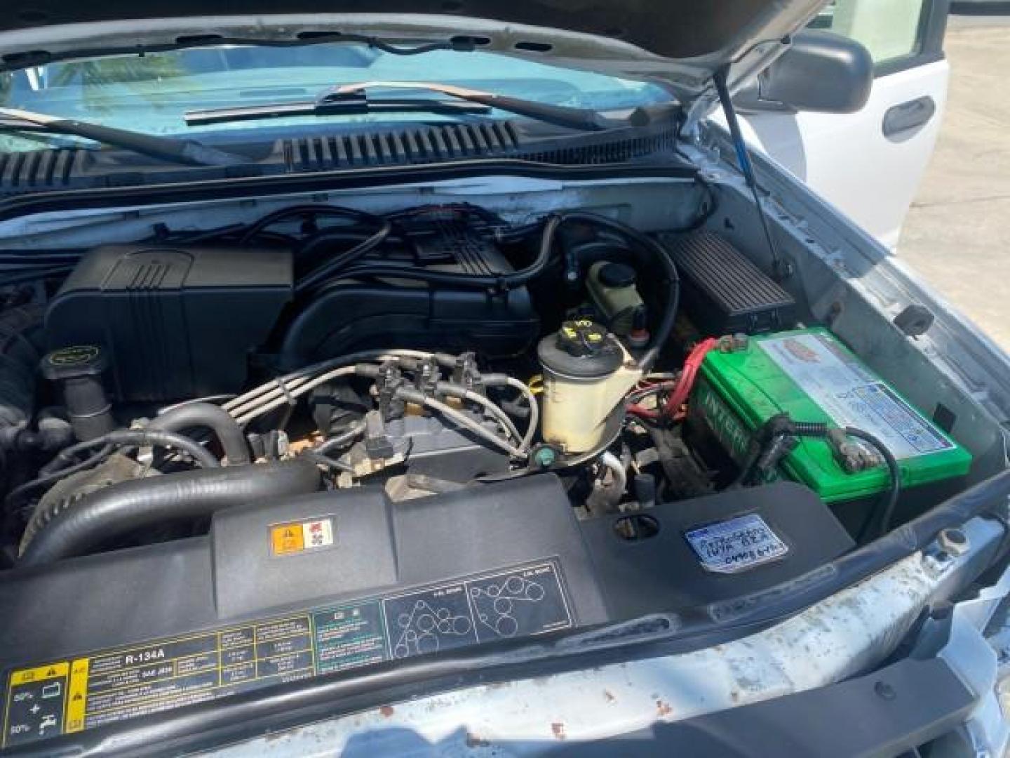 2002 Oxford White /Graphite Ford Explorer XLS FL RUNS LIKE NEW (1FMZU62E22U) with an 4.0L SOHC SEFI V6 Engine engine, Automatic transmission, located at 4701 North Dixie Hwy, Pompano Beach, FL, 33064, (954) 422-2889, 26.240938, -80.123474 - OUR WEBPAGE FLORIDACARS1.COM HAS OVER 100 PHOTOS AND FREE CARFAX LINK 2002 FORD EXPLORER XLS VIN: 1FMZU62E22UA45584 1 F M Z U 6 2 E 2 2 U A 4 5 5 8 4 4 DOOR WAGON/SPORT UTILITY 4.0L V6 F SOHC GASOLINE REAR WHEEL DRIVE Highlighted Features Full Roof Rack Tow Hitch CD Audio Power Windows Power Locks A - Photo#26
