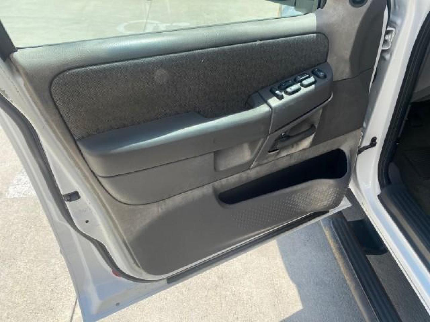 2002 Oxford White /Graphite Ford Explorer XLS FL RUNS LIKE NEW (1FMZU62E22U) with an 4.0L SOHC SEFI V6 Engine engine, Automatic transmission, located at 4701 North Dixie Hwy, Pompano Beach, FL, 33064, (954) 422-2889, 26.240938, -80.123474 - OUR WEBPAGE FLORIDACARS1.COM HAS OVER 100 PHOTOS AND FREE CARFAX LINK 2002 FORD EXPLORER XLS VIN: 1FMZU62E22UA45584 1 F M Z U 6 2 E 2 2 U A 4 5 5 8 4 4 DOOR WAGON/SPORT UTILITY 4.0L V6 F SOHC GASOLINE REAR WHEEL DRIVE Highlighted Features Full Roof Rack Tow Hitch CD Audio Power Windows Power Locks A - Photo#32