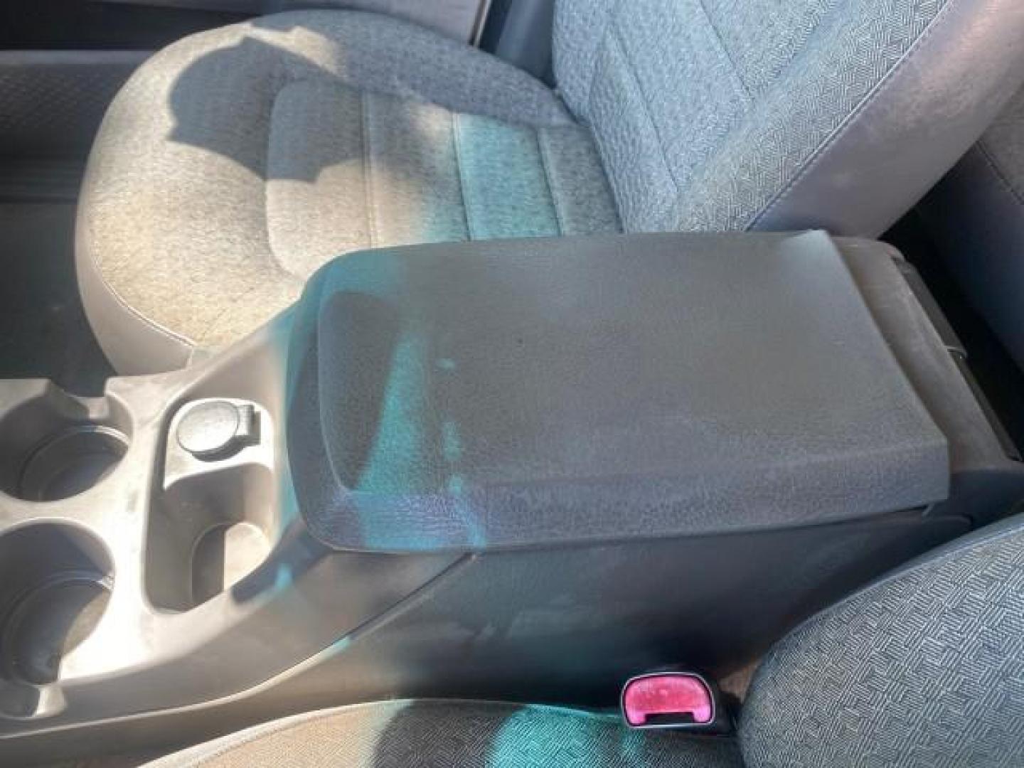 2002 Oxford White /Graphite Ford Explorer XLS FL RUNS LIKE NEW (1FMZU62E22U) with an 4.0L SOHC SEFI V6 Engine engine, Automatic transmission, located at 4701 North Dixie Hwy, Pompano Beach, FL, 33064, (954) 422-2889, 26.240938, -80.123474 - OUR WEBPAGE FLORIDACARS1.COM HAS OVER 100 PHOTOS AND FREE CARFAX LINK 2002 FORD EXPLORER XLS VIN: 1FMZU62E22UA45584 1 F M Z U 6 2 E 2 2 U A 4 5 5 8 4 4 DOOR WAGON/SPORT UTILITY 4.0L V6 F SOHC GASOLINE REAR WHEEL DRIVE Highlighted Features Full Roof Rack Tow Hitch CD Audio Power Windows Power Locks A - Photo#48