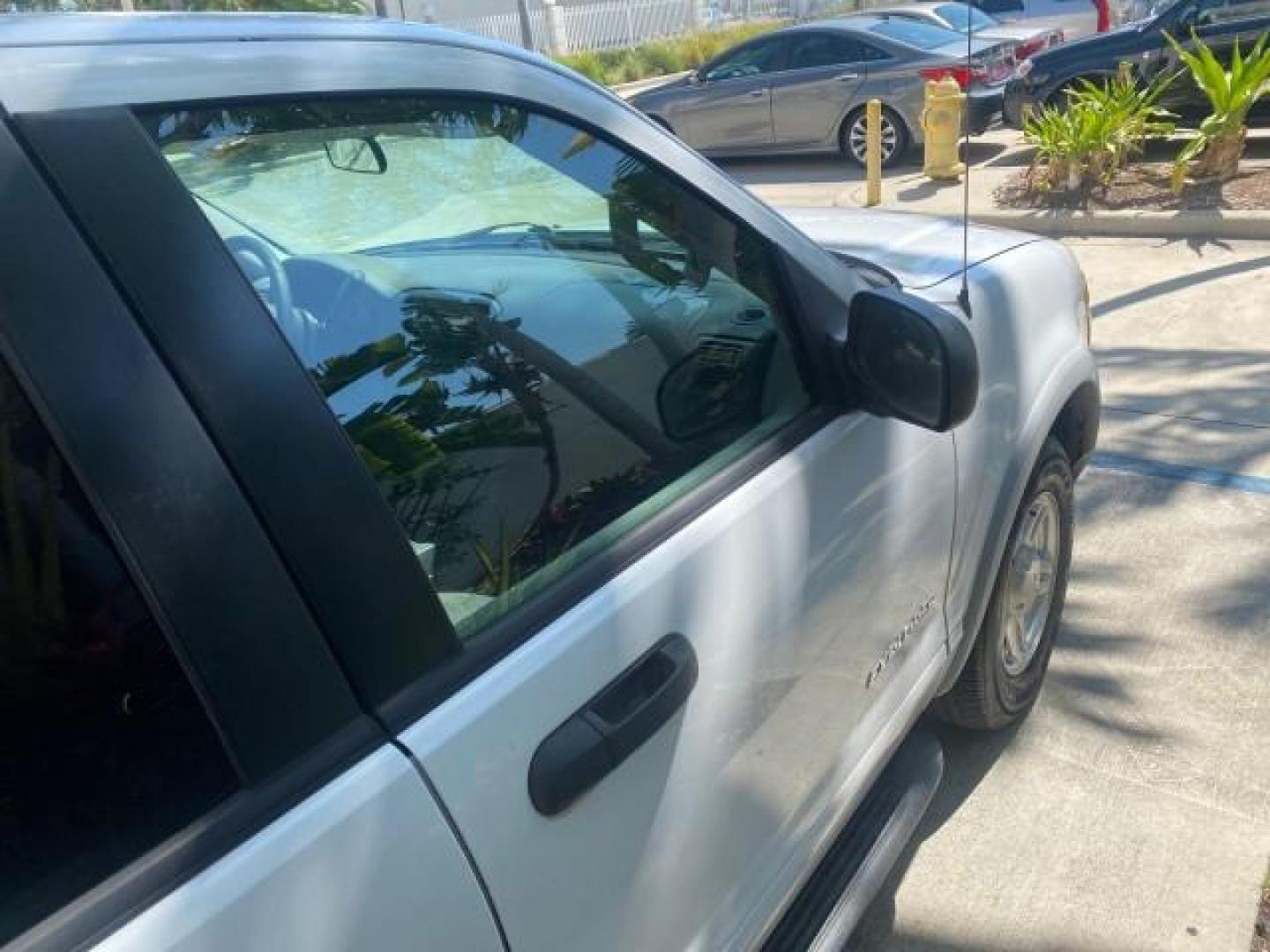 2002 Oxford White /Graphite Ford Explorer XLS FL RUNS LIKE NEW (1FMZU62E22U) with an 4.0L SOHC SEFI V6 Engine engine, Automatic transmission, located at 4701 North Dixie Hwy, Pompano Beach, FL, 33064, (954) 422-2889, 26.240938, -80.123474 - OUR WEBPAGE FLORIDACARS1.COM HAS OVER 100 PHOTOS AND FREE CARFAX LINK 2002 FORD EXPLORER XLS VIN: 1FMZU62E22UA45584 1 F M Z U 6 2 E 2 2 U A 4 5 5 8 4 4 DOOR WAGON/SPORT UTILITY 4.0L V6 F SOHC GASOLINE REAR WHEEL DRIVE Highlighted Features Full Roof Rack Tow Hitch CD Audio Power Windows Power Locks A - Photo#84