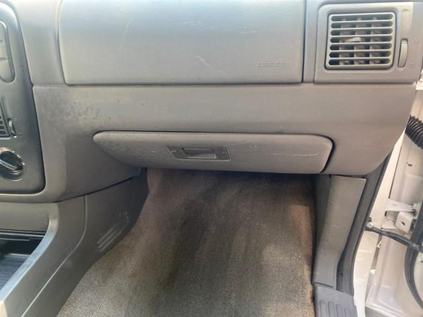 2002 Oxford White /Graphite Ford Explorer XLS FL RUNS LIKE NEW (1FMZU62E22U) with an 4.0L SOHC SEFI V6 Engine engine, Automatic transmission, located at 4701 North Dixie Hwy, Pompano Beach, FL, 33064, (954) 422-2889, 26.240938, -80.123474 - OUR WEBPAGE FLORIDACARS1.COM HAS OVER 100 PHOTOS AND FREE CARFAX LINK 2002 FORD EXPLORER XLS VIN: 1FMZU62E22UA45584 1 F M Z U 6 2 E 2 2 U A 4 5 5 8 4 4 DOOR WAGON/SPORT UTILITY 4.0L V6 F SOHC GASOLINE REAR WHEEL DRIVE Highlighted Features Full Roof Rack Tow Hitch CD Audio Power Windows Power Locks A - Photo#92