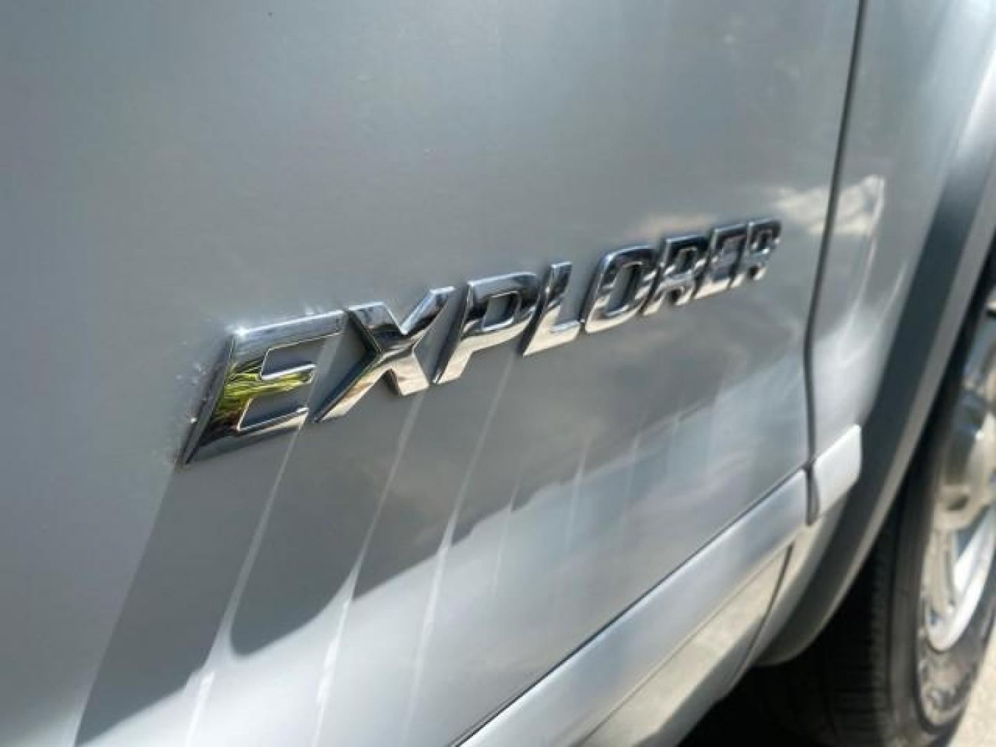 2002 Oxford White /Graphite Ford Explorer XLS FL RUNS LIKE NEW (1FMZU62E22U) with an 4.0L SOHC SEFI V6 Engine engine, Automatic transmission, located at 4701 North Dixie Hwy, Pompano Beach, FL, 33064, (954) 422-2889, 26.240938, -80.123474 - OUR WEBPAGE FLORIDACARS1.COM HAS OVER 100 PHOTOS AND FREE CARFAX LINK 2002 FORD EXPLORER XLS VIN: 1FMZU62E22UA45584 1 F M Z U 6 2 E 2 2 U A 4 5 5 8 4 4 DOOR WAGON/SPORT UTILITY 4.0L V6 F SOHC GASOLINE REAR WHEEL DRIVE Highlighted Features Full Roof Rack Tow Hitch CD Audio Power Windows Power Locks A - Photo#94