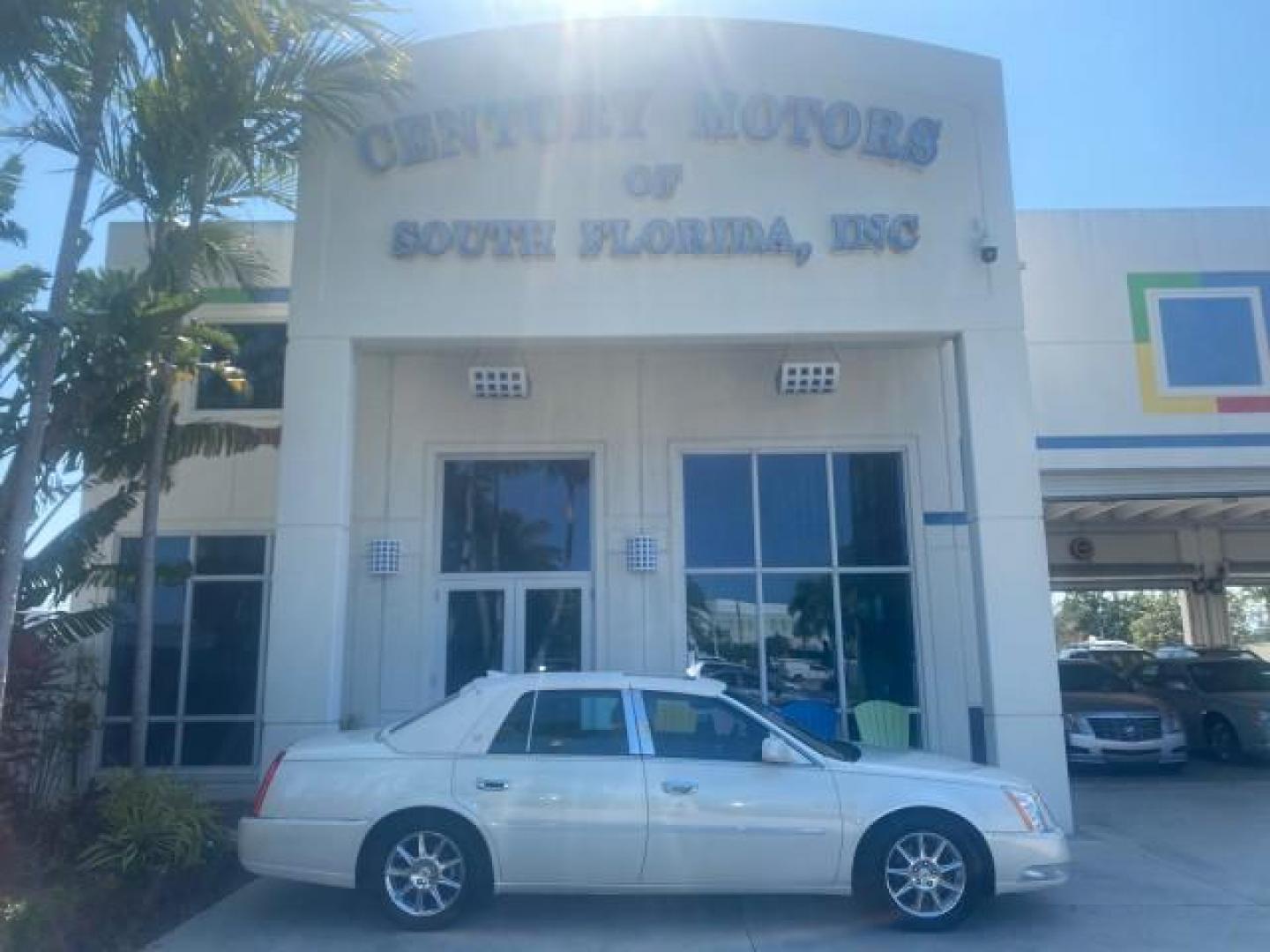 2010 White Diamond Tricoat /Shale/Cocoa Cadillac DTS w/1SC LOW MILES 55,831 FLORIDA (1G6KD5EY9AU) with an Northstar 4.6L DOHC V8 Engine engine, Automatic transmission, located at 4701 North Dixie Hwy, Pompano Beach, FL, 33064, (954) 422-2889, 26.240938, -80.123474 - OUR WEBPAGE FLORIDACARS1.COM HAS OVER 100 PHOTOS AND FREE CARFAX LINK 2010 CADILLAC DTS LUXURY COLLECTION SUNROOF BEAUTIFUL CABRIO VINAL TOP LIKE NEW! ADD $ 5000 PKG! VIN: 1G6KD5EY9AU131997 1 G 6 K D 5 E Y 9 A U 1 3 1 9 9 7 SEDAN 4 DR 4.6L V8 F DOHC 32V GASOLINE FRONT WHEEL DRIVE Top Features A/C Se - Photo#0