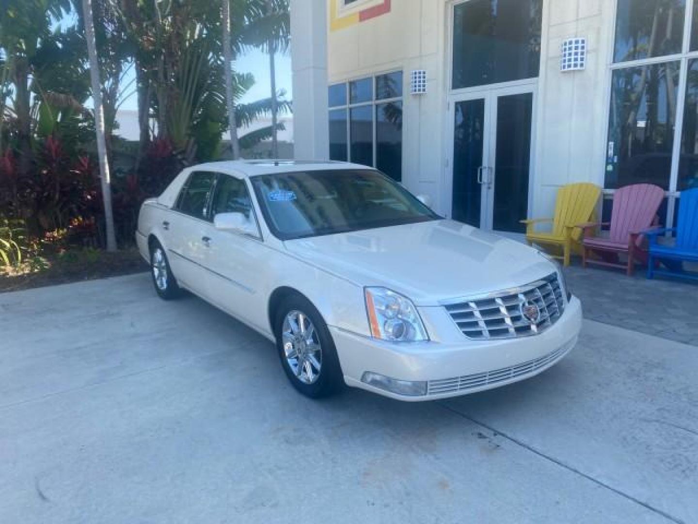 2010 White Diamond Tricoat /Shale/Cocoa Cadillac DTS w/1SC LOW MILES 55,831 FLORIDA (1G6KD5EY9AU) with an Northstar 4.6L DOHC V8 Engine engine, Automatic transmission, located at 4701 North Dixie Hwy, Pompano Beach, FL, 33064, (954) 422-2889, 26.240938, -80.123474 - OUR WEBPAGE FLORIDACARS1.COM HAS OVER 100 PHOTOS AND FREE CARFAX LINK 2010 CADILLAC DTS LUXURY COLLECTION SUNROOF BEAUTIFUL CABRIO VINAL TOP LIKE NEW! ADD $ 5000 PKG! VIN: 1G6KD5EY9AU131997 1 G 6 K D 5 E Y 9 A U 1 3 1 9 9 7 SEDAN 4 DR 4.6L V8 F DOHC 32V GASOLINE FRONT WHEEL DRIVE Top Features A/C Se - Photo#1