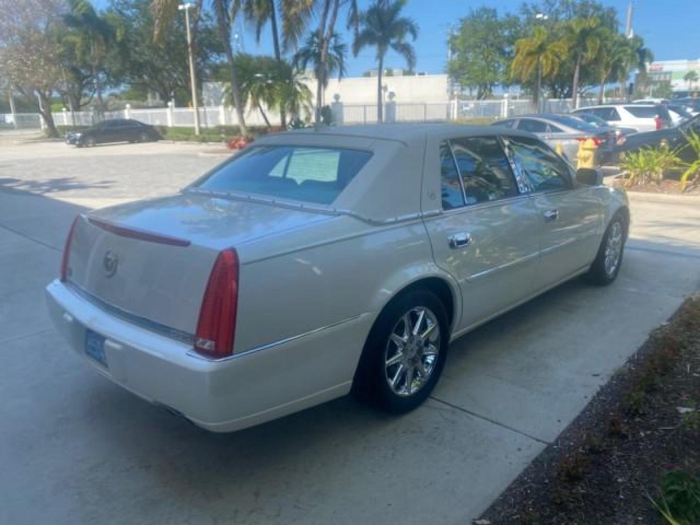 2010 White Diamond Tricoat /Shale/Cocoa Cadillac DTS w/1SC LOW MILES 55,831 FLORIDA (1G6KD5EY9AU) with an Northstar 4.6L DOHC V8 Engine engine, Automatic transmission, located at 4701 North Dixie Hwy, Pompano Beach, FL, 33064, (954) 422-2889, 26.240938, -80.123474 - OUR WEBPAGE FLORIDACARS1.COM HAS OVER 100 PHOTOS AND FREE CARFAX LINK 2010 CADILLAC DTS LUXURY COLLECTION SUNROOF BEAUTIFUL CABRIO VINAL TOP LIKE NEW! ADD $ 5000 PKG! VIN: 1G6KD5EY9AU131997 1 G 6 K D 5 E Y 9 A U 1 3 1 9 9 7 SEDAN 4 DR 4.6L V8 F DOHC 32V GASOLINE FRONT WHEEL DRIVE Top Features A/C Se - Photo#7