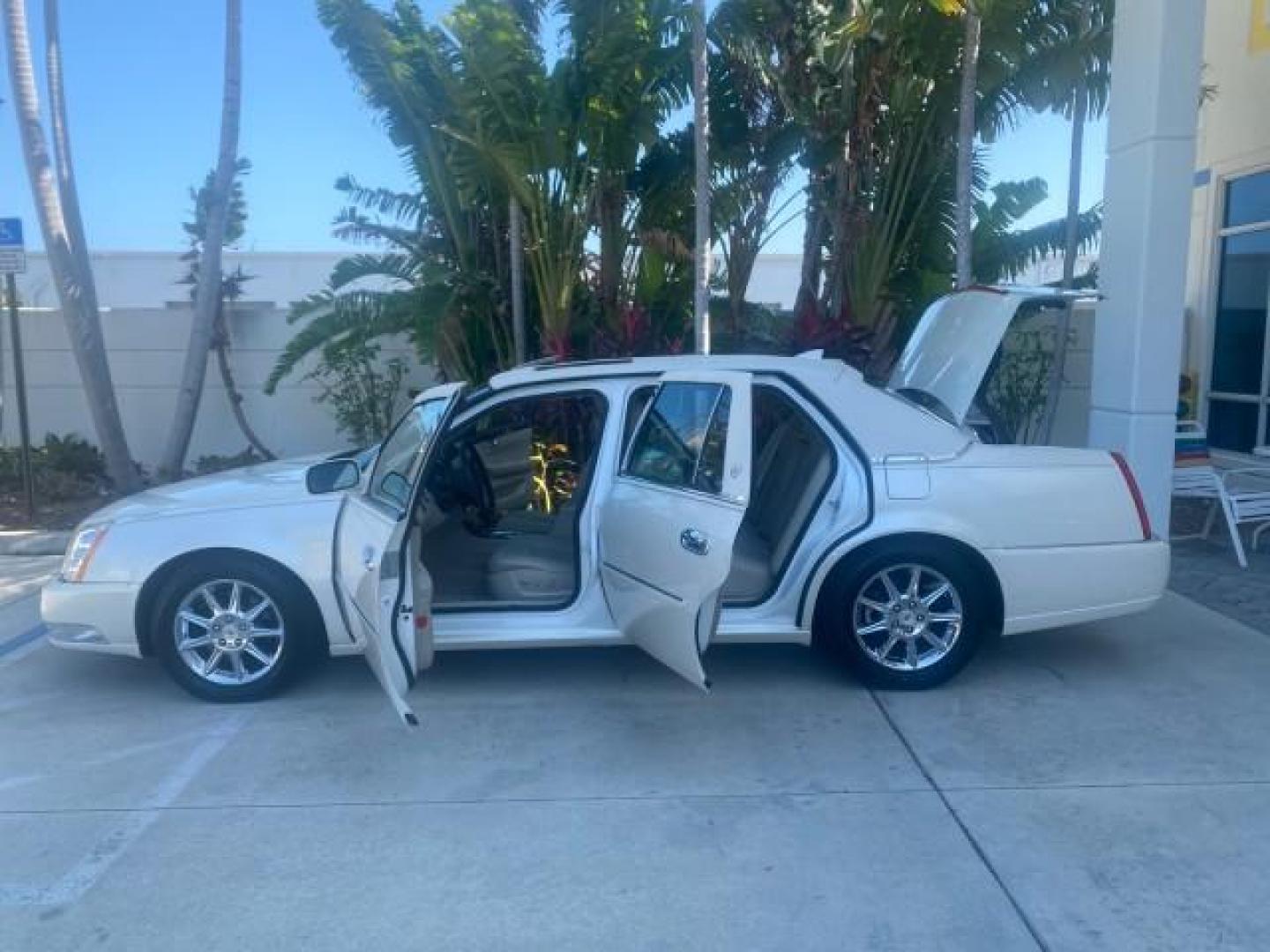 2010 White Diamond Tricoat /Shale/Cocoa Cadillac DTS w/1SC LOW MILES 55,831 FLORIDA (1G6KD5EY9AU) with an Northstar 4.6L DOHC V8 Engine engine, Automatic transmission, located at 4701 North Dixie Hwy, Pompano Beach, FL, 33064, (954) 422-2889, 26.240938, -80.123474 - OUR WEBPAGE FLORIDACARS1.COM HAS OVER 100 PHOTOS AND FREE CARFAX LINK 2010 CADILLAC DTS LUXURY COLLECTION SUNROOF BEAUTIFUL CABRIO VINAL TOP LIKE NEW! ADD $ 5000 PKG! VIN: 1G6KD5EY9AU131997 1 G 6 K D 5 E Y 9 A U 1 3 1 9 9 7 SEDAN 4 DR 4.6L V8 F DOHC 32V GASOLINE FRONT WHEEL DRIVE Top Features A/C Se - Photo#8