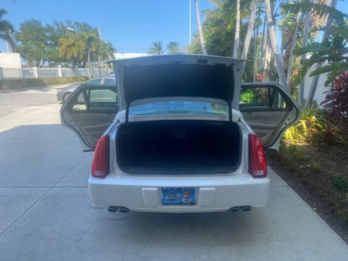 2010 White Diamond Tricoat /Shale/Cocoa Cadillac DTS w/1SC LOW MILES 55,831 FLORIDA (1G6KD5EY9AU) with an Northstar 4.6L DOHC V8 Engine engine, Automatic transmission, located at 4701 North Dixie Hwy, Pompano Beach, FL, 33064, (954) 422-2889, 26.240938, -80.123474 - OUR WEBPAGE FLORIDACARS1.COM HAS OVER 100 PHOTOS AND FREE CARFAX LINK 2010 CADILLAC DTS LUXURY COLLECTION SUNROOF BEAUTIFUL CABRIO VINAL TOP LIKE NEW! ADD $ 5000 PKG! VIN: 1G6KD5EY9AU131997 1 G 6 K D 5 E Y 9 A U 1 3 1 9 9 7 SEDAN 4 DR 4.6L V8 F DOHC 32V GASOLINE FRONT WHEEL DRIVE Top Features A/C Se - Photo#15