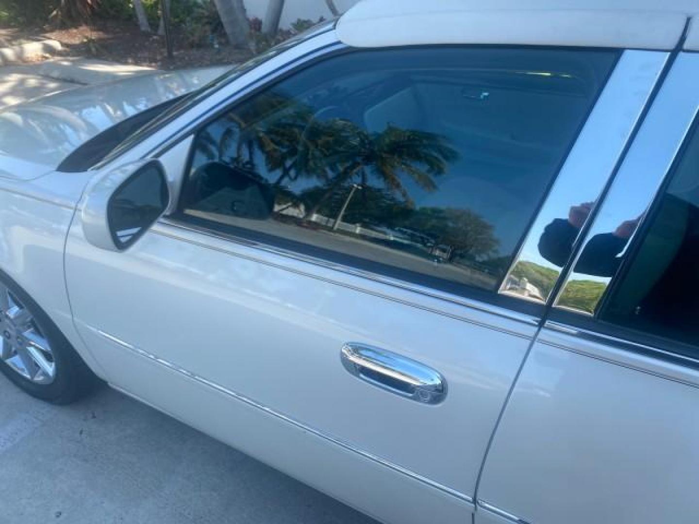 2010 White Diamond Tricoat /Shale/Cocoa Cadillac DTS w/1SC LOW MILES 55,831 FLORIDA (1G6KD5EY9AU) with an Northstar 4.6L DOHC V8 Engine engine, Automatic transmission, located at 4701 North Dixie Hwy, Pompano Beach, FL, 33064, (954) 422-2889, 26.240938, -80.123474 - OUR WEBPAGE FLORIDACARS1.COM HAS OVER 100 PHOTOS AND FREE CARFAX LINK 2010 CADILLAC DTS LUXURY COLLECTION SUNROOF BEAUTIFUL CABRIO VINAL TOP LIKE NEW! ADD $ 5000 PKG! VIN: 1G6KD5EY9AU131997 1 G 6 K D 5 E Y 9 A U 1 3 1 9 9 7 SEDAN 4 DR 4.6L V8 F DOHC 32V GASOLINE FRONT WHEEL DRIVE Top Features A/C Se - Photo#27