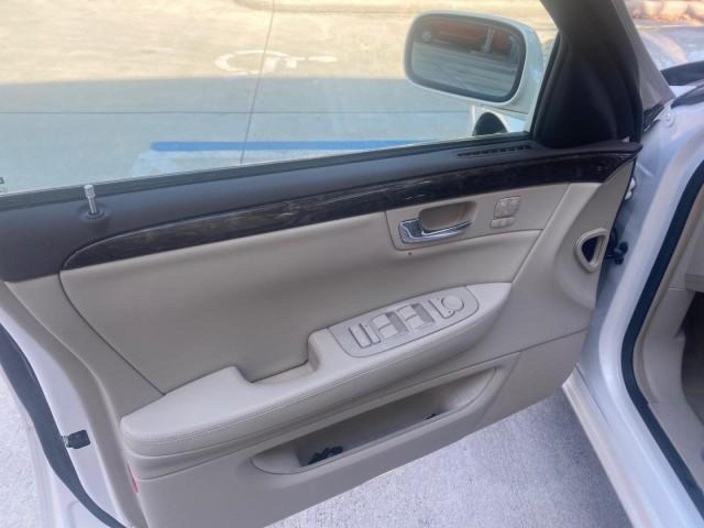 2010 White Diamond Tricoat /Shale/Cocoa Cadillac DTS w/1SC LOW MILES 55,831 FLORIDA (1G6KD5EY9AU) with an Northstar 4.6L DOHC V8 Engine engine, Automatic transmission, located at 4701 North Dixie Hwy, Pompano Beach, FL, 33064, (954) 422-2889, 26.240938, -80.123474 - OUR WEBPAGE FLORIDACARS1.COM HAS OVER 100 PHOTOS AND FREE CARFAX LINK 2010 CADILLAC DTS LUXURY COLLECTION SUNROOF BEAUTIFUL CABRIO VINAL TOP LIKE NEW! ADD $ 5000 PKG! VIN: 1G6KD5EY9AU131997 1 G 6 K D 5 E Y 9 A U 1 3 1 9 9 7 SEDAN 4 DR 4.6L V8 F DOHC 32V GASOLINE FRONT WHEEL DRIVE Top Features A/C Se - Photo#31