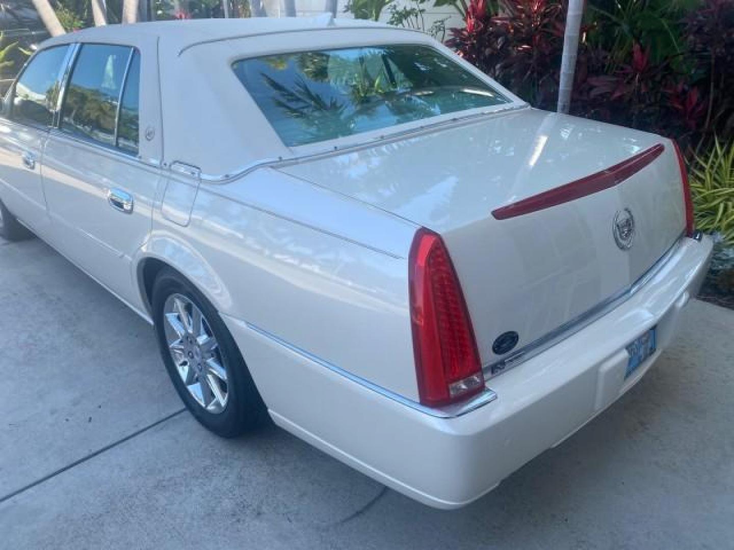 2010 White Diamond Tricoat /Shale/Cocoa Cadillac DTS w/1SC LOW MILES 55,831 FLORIDA (1G6KD5EY9AU) with an Northstar 4.6L DOHC V8 Engine engine, Automatic transmission, located at 4701 North Dixie Hwy, Pompano Beach, FL, 33064, (954) 422-2889, 26.240938, -80.123474 - OUR WEBPAGE FLORIDACARS1.COM HAS OVER 100 PHOTOS AND FREE CARFAX LINK 2010 CADILLAC DTS LUXURY COLLECTION SUNROOF BEAUTIFUL CABRIO VINAL TOP LIKE NEW! ADD $ 5000 PKG! VIN: 1G6KD5EY9AU131997 1 G 6 K D 5 E Y 9 A U 1 3 1 9 9 7 SEDAN 4 DR 4.6L V8 F DOHC 32V GASOLINE FRONT WHEEL DRIVE Top Features A/C Se - Photo#75