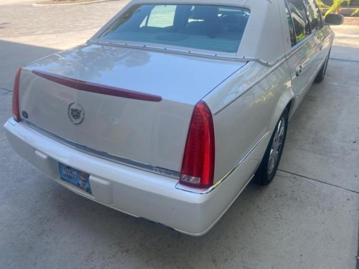 2010 White Diamond Tricoat /Shale/Cocoa Cadillac DTS w/1SC LOW MILES 55,831 FLORIDA (1G6KD5EY9AU) with an Northstar 4.6L DOHC V8 Engine engine, Automatic transmission, located at 4701 North Dixie Hwy, Pompano Beach, FL, 33064, (954) 422-2889, 26.240938, -80.123474 - OUR WEBPAGE FLORIDACARS1.COM HAS OVER 100 PHOTOS AND FREE CARFAX LINK 2010 CADILLAC DTS LUXURY COLLECTION SUNROOF BEAUTIFUL CABRIO VINAL TOP LIKE NEW! ADD $ 5000 PKG! VIN: 1G6KD5EY9AU131997 1 G 6 K D 5 E Y 9 A U 1 3 1 9 9 7 SEDAN 4 DR 4.6L V8 F DOHC 32V GASOLINE FRONT WHEEL DRIVE Top Features A/C Se - Photo#77