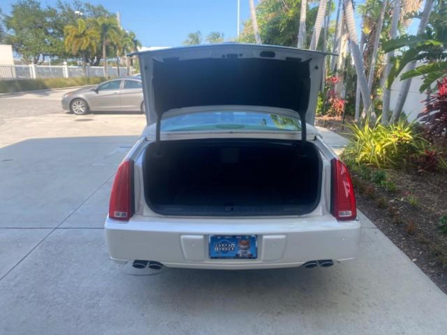 2010 White Diamond Tricoat /Shale/Cocoa Cadillac DTS w/1SC LOW MILES 55,831 FLORIDA (1G6KD5EY9AU) with an Northstar 4.6L DOHC V8 Engine engine, Automatic transmission, located at 4701 North Dixie Hwy, Pompano Beach, FL, 33064, (954) 422-2889, 26.240938, -80.123474 - OUR WEBPAGE FLORIDACARS1.COM HAS OVER 100 PHOTOS AND FREE CARFAX LINK 2010 CADILLAC DTS LUXURY COLLECTION SUNROOF BEAUTIFUL CABRIO VINAL TOP LIKE NEW! ADD $ 5000 PKG! VIN: 1G6KD5EY9AU131997 1 G 6 K D 5 E Y 9 A U 1 3 1 9 9 7 SEDAN 4 DR 4.6L V8 F DOHC 32V GASOLINE FRONT WHEEL DRIVE Top Features A/C Se - Photo#82