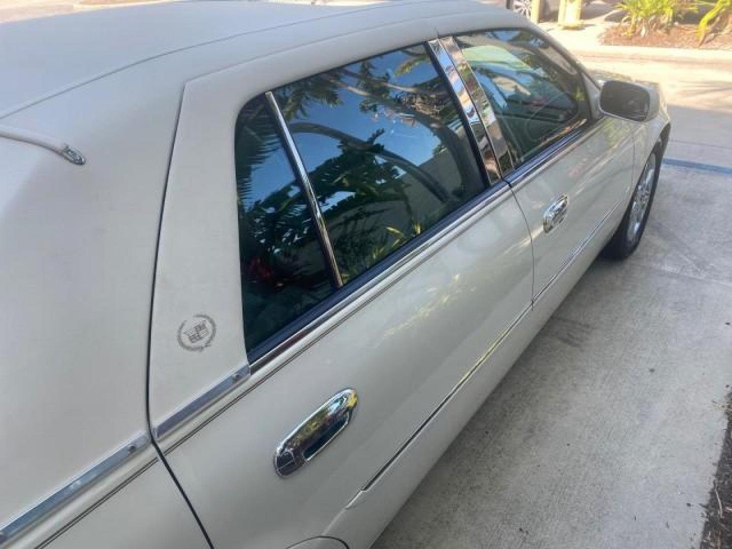 2010 White Diamond Tricoat /Shale/Cocoa Cadillac DTS w/1SC LOW MILES 55,831 FLORIDA (1G6KD5EY9AU) with an Northstar 4.6L DOHC V8 Engine engine, Automatic transmission, located at 4701 North Dixie Hwy, Pompano Beach, FL, 33064, (954) 422-2889, 26.240938, -80.123474 - OUR WEBPAGE FLORIDACARS1.COM HAS OVER 100 PHOTOS AND FREE CARFAX LINK 2010 CADILLAC DTS LUXURY COLLECTION SUNROOF BEAUTIFUL CABRIO VINAL TOP LIKE NEW! ADD $ 5000 PKG! VIN: 1G6KD5EY9AU131997 1 G 6 K D 5 E Y 9 A U 1 3 1 9 9 7 SEDAN 4 DR 4.6L V8 F DOHC 32V GASOLINE FRONT WHEEL DRIVE Top Features A/C Se - Photo#88