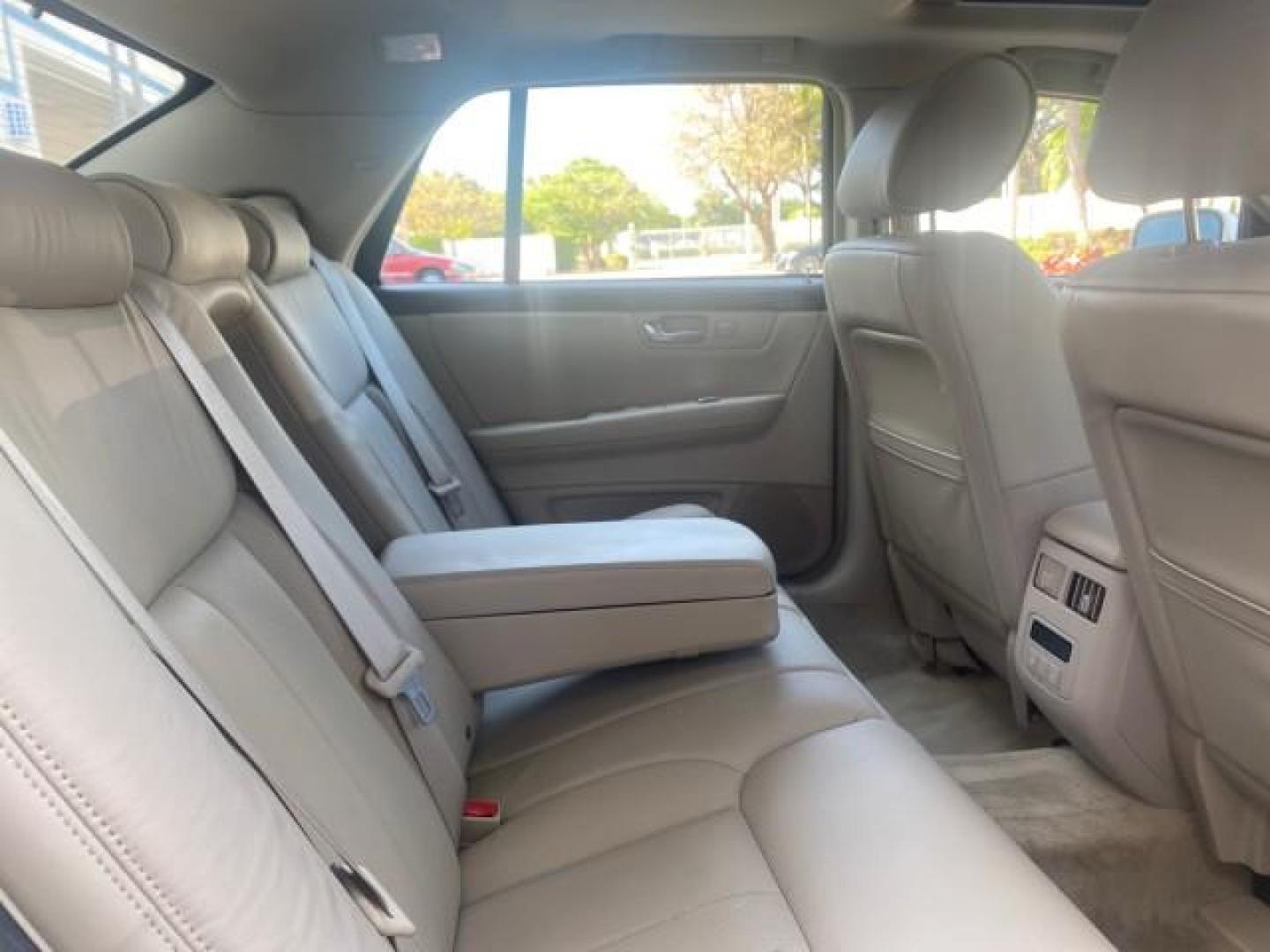 2010 White Diamond Tricoat /Shale/Cocoa Cadillac DTS w/1SC LOW MILES 55,831 FLORIDA (1G6KD5EY9AU) with an Northstar 4.6L DOHC V8 Engine engine, Automatic transmission, located at 4701 North Dixie Hwy, Pompano Beach, FL, 33064, (954) 422-2889, 26.240938, -80.123474 - OUR WEBPAGE FLORIDACARS1.COM HAS OVER 100 PHOTOS AND FREE CARFAX LINK 2010 CADILLAC DTS LUXURY COLLECTION SUNROOF BEAUTIFUL CABRIO VINAL TOP LIKE NEW! ADD $ 5000 PKG! VIN: 1G6KD5EY9AU131997 1 G 6 K D 5 E Y 9 A U 1 3 1 9 9 7 SEDAN 4 DR 4.6L V8 F DOHC 32V GASOLINE FRONT WHEEL DRIVE Top Features A/C Se - Photo#93