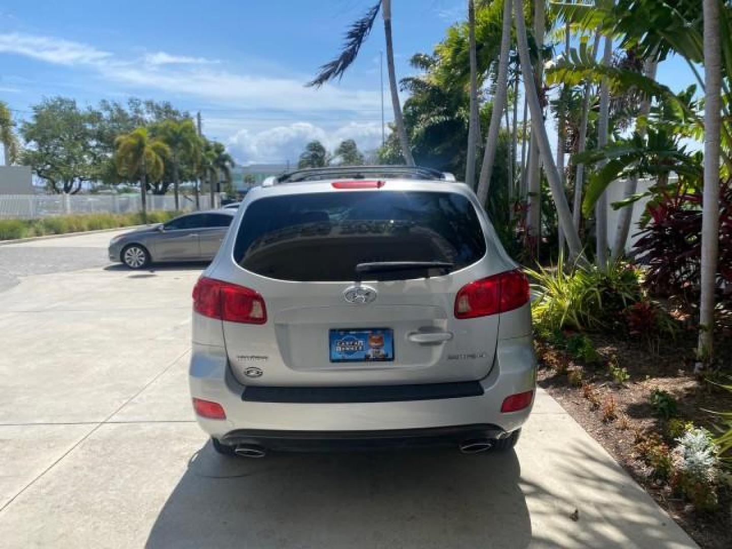 2007 Platinum /Gray Hyundai Santa Fe GLS LOW MILES 37,778 (5NMSG13D77H) with an 2.7L DOHC MPI V6 Engine engine, Automatic transmission, located at 4701 North Dixie Hwy, Pompano Beach, FL, 33064, (954) 422-2889, 26.240938, -80.123474 - OUR WEBPAGE FLORIDACARS1.COM HAS OVER 100 PHOTOS AND FREE CARFAX LINK 2007 HYUNDAI SANTA FE GLS VIN: 5NMSG13D77H123524 5 N M S G 1 3 D 7 7 H 1 2 3 5 2 4 4 DOOR WAGON/SPORT UTILITY 2.7L V6 F DOHC 16V GASOLINE FRONT WHEEL DRIVE Top Features Alloy Wheels Cloth Seats Satellite Radio Ready Basic Features - Photo#6