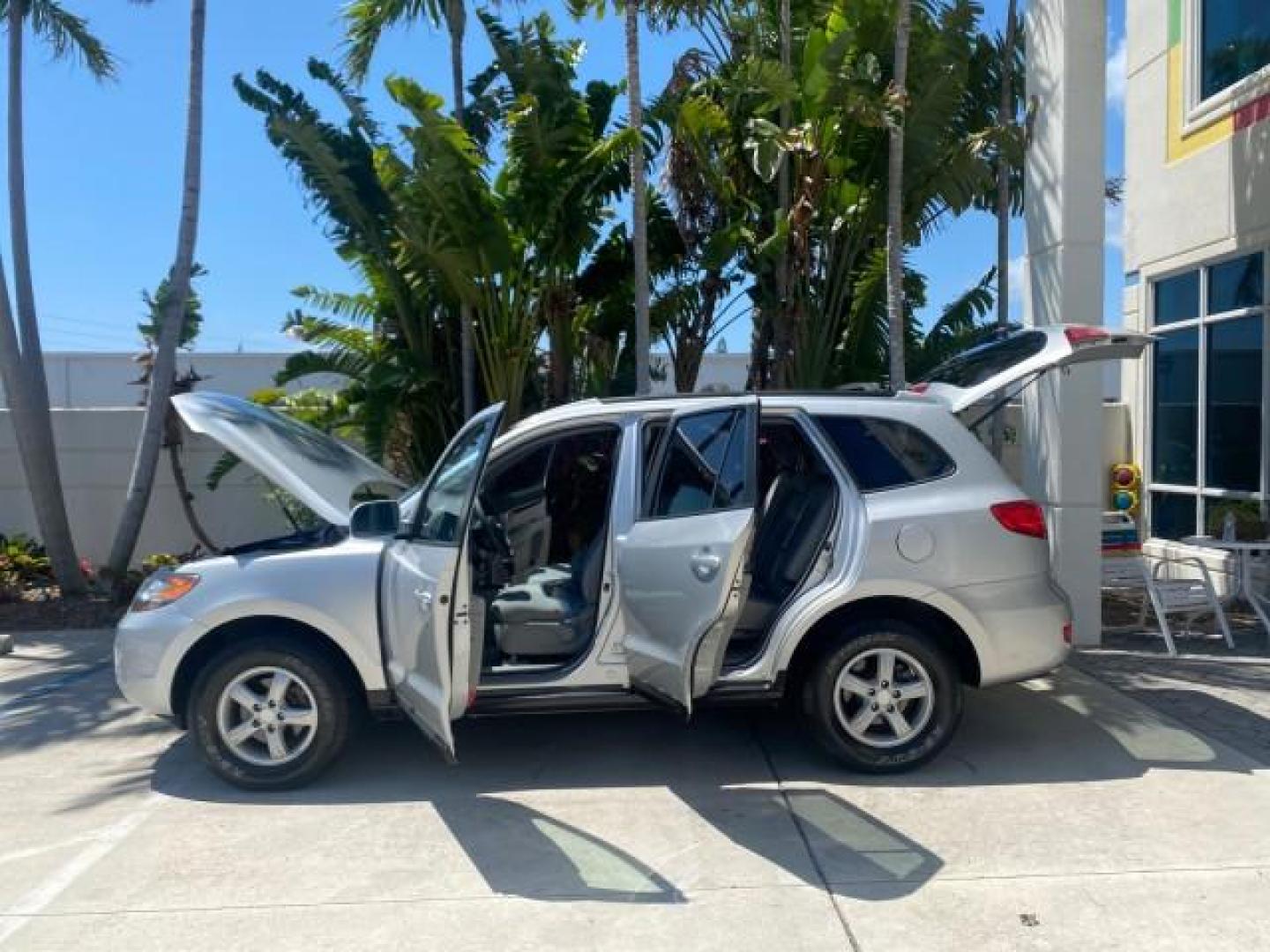 2007 Platinum /Gray Hyundai Santa Fe GLS LOW MILES 37,778 (5NMSG13D77H) with an 2.7L DOHC MPI V6 Engine engine, Automatic transmission, located at 4701 North Dixie Hwy, Pompano Beach, FL, 33064, (954) 422-2889, 26.240938, -80.123474 - OUR WEBPAGE FLORIDACARS1.COM HAS OVER 100 PHOTOS AND FREE CARFAX LINK 2007 HYUNDAI SANTA FE GLS VIN: 5NMSG13D77H123524 5 N M S G 1 3 D 7 7 H 1 2 3 5 2 4 4 DOOR WAGON/SPORT UTILITY 2.7L V6 F DOHC 16V GASOLINE FRONT WHEEL DRIVE Top Features Alloy Wheels Cloth Seats Satellite Radio Ready Basic Features - Photo#8