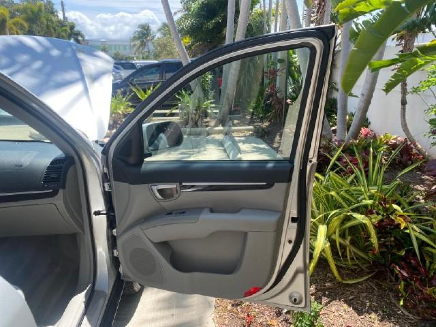 2007 Platinum /Gray Hyundai Santa Fe GLS LOW MILES 37,778 (5NMSG13D77H) with an 2.7L DOHC MPI V6 Engine engine, Automatic transmission, located at 4701 North Dixie Hwy, Pompano Beach, FL, 33064, (954) 422-2889, 26.240938, -80.123474 - OUR WEBPAGE FLORIDACARS1.COM HAS OVER 100 PHOTOS AND FREE CARFAX LINK 2007 HYUNDAI SANTA FE GLS VIN: 5NMSG13D77H123524 5 N M S G 1 3 D 7 7 H 1 2 3 5 2 4 4 DOOR WAGON/SPORT UTILITY 2.7L V6 F DOHC 16V GASOLINE FRONT WHEEL DRIVE Top Features Alloy Wheels Cloth Seats Satellite Radio Ready Basic Features - Photo#11