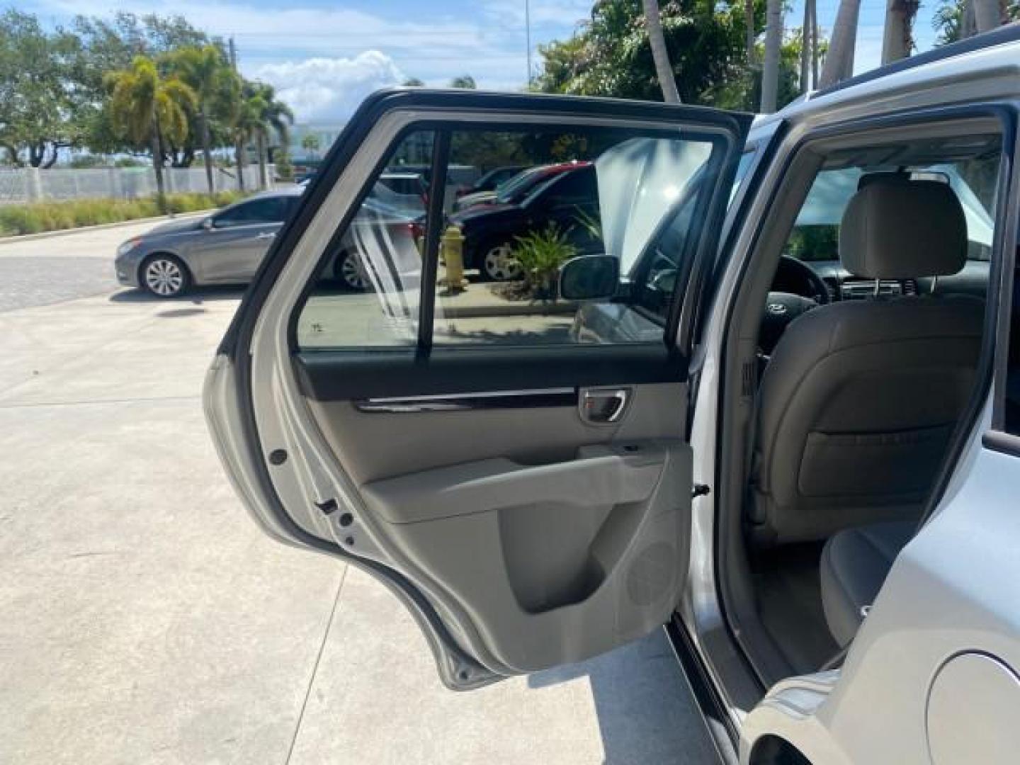 2007 Platinum /Gray Hyundai Santa Fe GLS LOW MILES 37,778 (5NMSG13D77H) with an 2.7L DOHC MPI V6 Engine engine, Automatic transmission, located at 4701 North Dixie Hwy, Pompano Beach, FL, 33064, (954) 422-2889, 26.240938, -80.123474 - OUR WEBPAGE FLORIDACARS1.COM HAS OVER 100 PHOTOS AND FREE CARFAX LINK 2007 HYUNDAI SANTA FE GLS VIN: 5NMSG13D77H123524 5 N M S G 1 3 D 7 7 H 1 2 3 5 2 4 4 DOOR WAGON/SPORT UTILITY 2.7L V6 F DOHC 16V GASOLINE FRONT WHEEL DRIVE Top Features Alloy Wheels Cloth Seats Satellite Radio Ready Basic Features - Photo#13