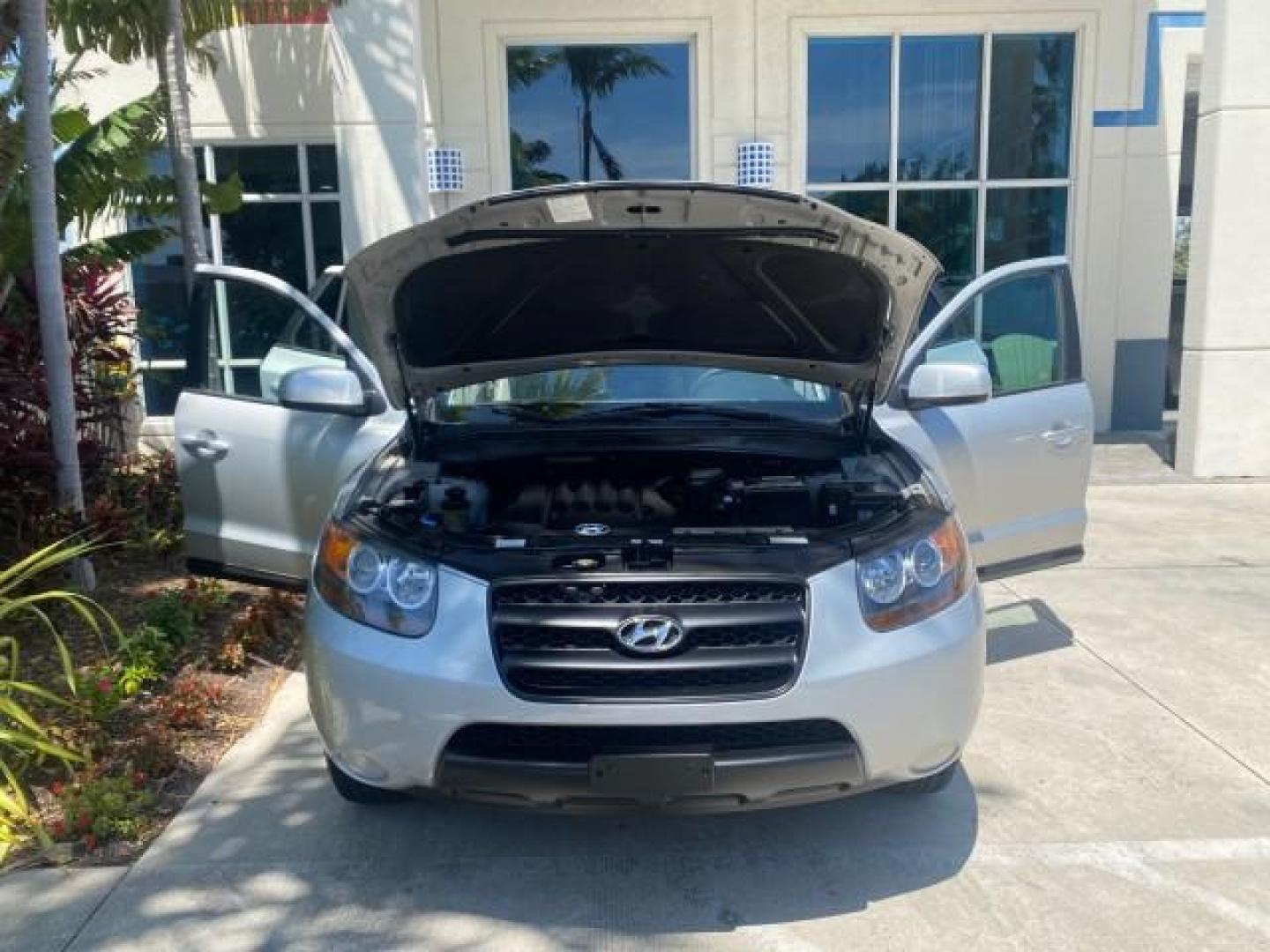 2007 Platinum /Gray Hyundai Santa Fe GLS LOW MILES 37,778 (5NMSG13D77H) with an 2.7L DOHC MPI V6 Engine engine, Automatic transmission, located at 4701 North Dixie Hwy, Pompano Beach, FL, 33064, (954) 422-2889, 26.240938, -80.123474 - OUR WEBPAGE FLORIDACARS1.COM HAS OVER 100 PHOTOS AND FREE CARFAX LINK 2007 HYUNDAI SANTA FE GLS VIN: 5NMSG13D77H123524 5 N M S G 1 3 D 7 7 H 1 2 3 5 2 4 4 DOOR WAGON/SPORT UTILITY 2.7L V6 F DOHC 16V GASOLINE FRONT WHEEL DRIVE Top Features Alloy Wheels Cloth Seats Satellite Radio Ready Basic Features - Photo#16