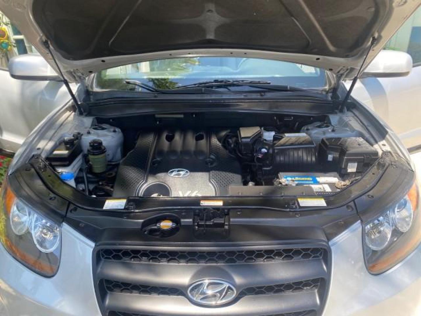 2007 Platinum /Gray Hyundai Santa Fe GLS LOW MILES 37,778 (5NMSG13D77H) with an 2.7L DOHC MPI V6 Engine engine, Automatic transmission, located at 4701 North Dixie Hwy, Pompano Beach, FL, 33064, (954) 422-2889, 26.240938, -80.123474 - OUR WEBPAGE FLORIDACARS1.COM HAS OVER 100 PHOTOS AND FREE CARFAX LINK 2007 HYUNDAI SANTA FE GLS VIN: 5NMSG13D77H123524 5 N M S G 1 3 D 7 7 H 1 2 3 5 2 4 4 DOOR WAGON/SPORT UTILITY 2.7L V6 F DOHC 16V GASOLINE FRONT WHEEL DRIVE Top Features Alloy Wheels Cloth Seats Satellite Radio Ready Basic Features - Photo#17
