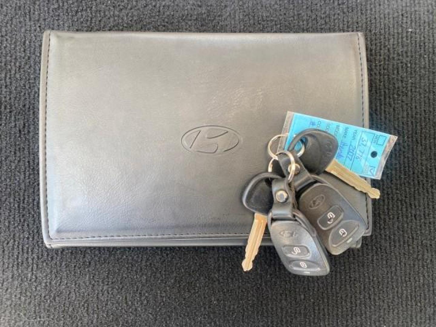 2007 Platinum /Gray Hyundai Santa Fe GLS LOW MILES 37,778 (5NMSG13D77H) with an 2.7L DOHC MPI V6 Engine engine, Automatic transmission, located at 4701 North Dixie Hwy, Pompano Beach, FL, 33064, (954) 422-2889, 26.240938, -80.123474 - OUR WEBPAGE FLORIDACARS1.COM HAS OVER 100 PHOTOS AND FREE CARFAX LINK 2007 HYUNDAI SANTA FE GLS VIN: 5NMSG13D77H123524 5 N M S G 1 3 D 7 7 H 1 2 3 5 2 4 4 DOOR WAGON/SPORT UTILITY 2.7L V6 F DOHC 16V GASOLINE FRONT WHEEL DRIVE Top Features Alloy Wheels Cloth Seats Satellite Radio Ready Basic Features - Photo#23