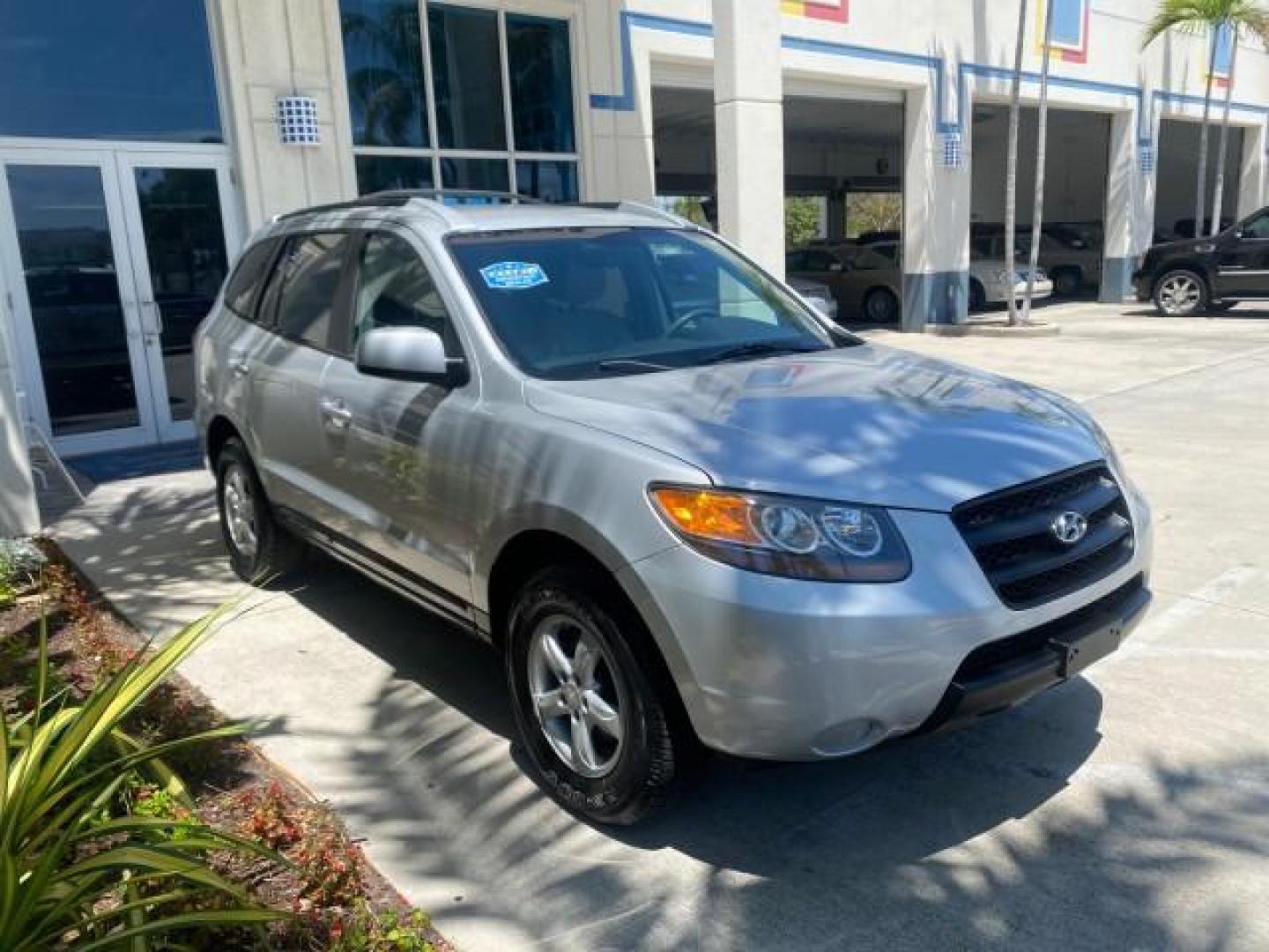 2007 Platinum /Gray Hyundai Santa Fe GLS LOW MILES 37,778 (5NMSG13D77H) with an 2.7L DOHC MPI V6 Engine engine, Automatic transmission, located at 4701 North Dixie Hwy, Pompano Beach, FL, 33064, (954) 422-2889, 26.240938, -80.123474 - OUR WEBPAGE FLORIDACARS1.COM HAS OVER 100 PHOTOS AND FREE CARFAX LINK 2007 HYUNDAI SANTA FE GLS VIN: 5NMSG13D77H123524 5 N M S G 1 3 D 7 7 H 1 2 3 5 2 4 4 DOOR WAGON/SPORT UTILITY 2.7L V6 F DOHC 16V GASOLINE FRONT WHEEL DRIVE Top Features Alloy Wheels Cloth Seats Satellite Radio Ready Basic Features - Photo#24