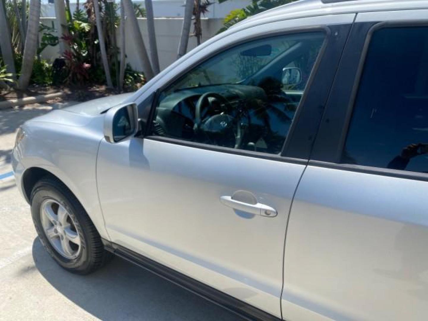 2007 Platinum /Gray Hyundai Santa Fe GLS LOW MILES 37,778 (5NMSG13D77H) with an 2.7L DOHC MPI V6 Engine engine, Automatic transmission, located at 4701 North Dixie Hwy, Pompano Beach, FL, 33064, (954) 422-2889, 26.240938, -80.123474 - OUR WEBPAGE FLORIDACARS1.COM HAS OVER 100 PHOTOS AND FREE CARFAX LINK 2007 HYUNDAI SANTA FE GLS VIN: 5NMSG13D77H123524 5 N M S G 1 3 D 7 7 H 1 2 3 5 2 4 4 DOOR WAGON/SPORT UTILITY 2.7L V6 F DOHC 16V GASOLINE FRONT WHEEL DRIVE Top Features Alloy Wheels Cloth Seats Satellite Radio Ready Basic Features - Photo#29