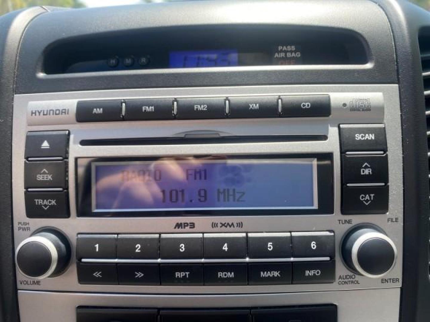 2007 Platinum /Gray Hyundai Santa Fe GLS LOW MILES 37,778 (5NMSG13D77H) with an 2.7L DOHC MPI V6 Engine engine, Automatic transmission, located at 4701 North Dixie Hwy, Pompano Beach, FL, 33064, (954) 422-2889, 26.240938, -80.123474 - OUR WEBPAGE FLORIDACARS1.COM HAS OVER 100 PHOTOS AND FREE CARFAX LINK 2007 HYUNDAI SANTA FE GLS VIN: 5NMSG13D77H123524 5 N M S G 1 3 D 7 7 H 1 2 3 5 2 4 4 DOOR WAGON/SPORT UTILITY 2.7L V6 F DOHC 16V GASOLINE FRONT WHEEL DRIVE Top Features Alloy Wheels Cloth Seats Satellite Radio Ready Basic Features - Photo#42