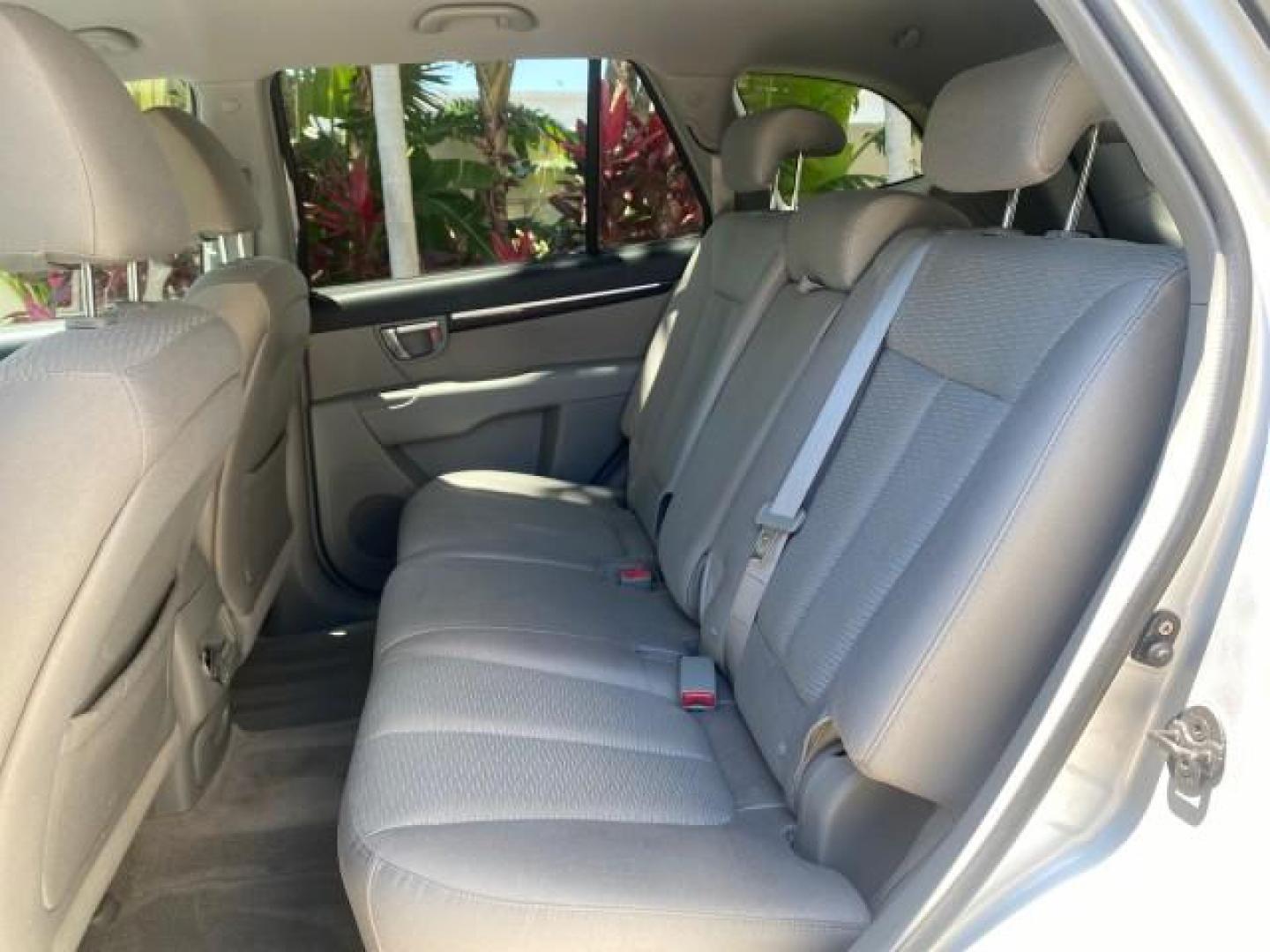 2007 Platinum /Gray Hyundai Santa Fe GLS LOW MILES 37,778 (5NMSG13D77H) with an 2.7L DOHC MPI V6 Engine engine, Automatic transmission, located at 4701 North Dixie Hwy, Pompano Beach, FL, 33064, (954) 422-2889, 26.240938, -80.123474 - OUR WEBPAGE FLORIDACARS1.COM HAS OVER 100 PHOTOS AND FREE CARFAX LINK 2007 HYUNDAI SANTA FE GLS VIN: 5NMSG13D77H123524 5 N M S G 1 3 D 7 7 H 1 2 3 5 2 4 4 DOOR WAGON/SPORT UTILITY 2.7L V6 F DOHC 16V GASOLINE FRONT WHEEL DRIVE Top Features Alloy Wheels Cloth Seats Satellite Radio Ready Basic Features - Photo#60