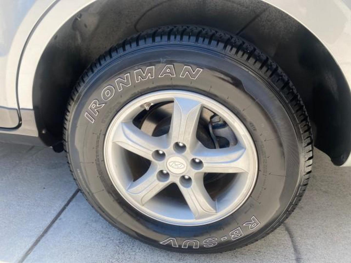 2007 Platinum /Gray Hyundai Santa Fe GLS LOW MILES 37,778 (5NMSG13D77H) with an 2.7L DOHC MPI V6 Engine engine, Automatic transmission, located at 4701 North Dixie Hwy, Pompano Beach, FL, 33064, (954) 422-2889, 26.240938, -80.123474 - OUR WEBPAGE FLORIDACARS1.COM HAS OVER 100 PHOTOS AND FREE CARFAX LINK 2007 HYUNDAI SANTA FE GLS VIN: 5NMSG13D77H123524 5 N M S G 1 3 D 7 7 H 1 2 3 5 2 4 4 DOOR WAGON/SPORT UTILITY 2.7L V6 F DOHC 16V GASOLINE FRONT WHEEL DRIVE Top Features Alloy Wheels Cloth Seats Satellite Radio Ready Basic Features - Photo#69