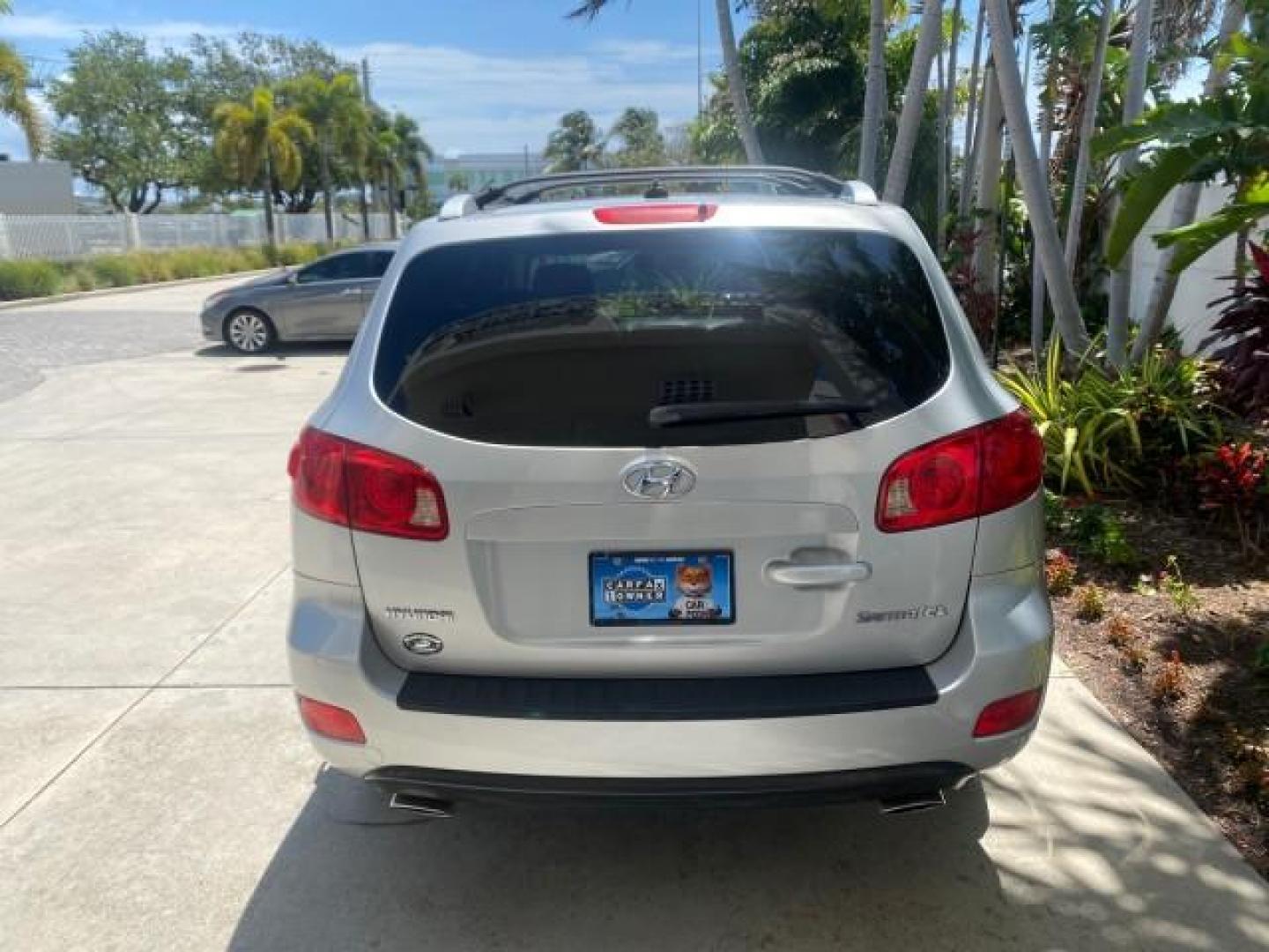2007 Platinum /Gray Hyundai Santa Fe GLS LOW MILES 37,778 (5NMSG13D77H) with an 2.7L DOHC MPI V6 Engine engine, Automatic transmission, located at 4701 North Dixie Hwy, Pompano Beach, FL, 33064, (954) 422-2889, 26.240938, -80.123474 - OUR WEBPAGE FLORIDACARS1.COM HAS OVER 100 PHOTOS AND FREE CARFAX LINK 2007 HYUNDAI SANTA FE GLS VIN: 5NMSG13D77H123524 5 N M S G 1 3 D 7 7 H 1 2 3 5 2 4 4 DOOR WAGON/SPORT UTILITY 2.7L V6 F DOHC 16V GASOLINE FRONT WHEEL DRIVE Top Features Alloy Wheels Cloth Seats Satellite Radio Ready Basic Features - Photo#72