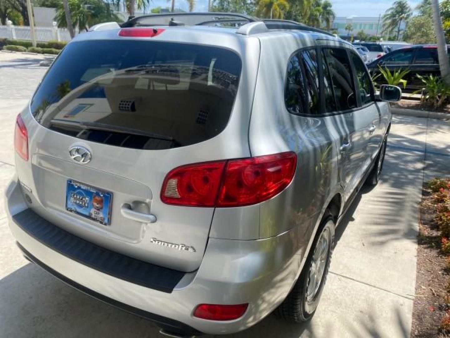 2007 Platinum /Gray Hyundai Santa Fe GLS LOW MILES 37,778 (5NMSG13D77H) with an 2.7L DOHC MPI V6 Engine engine, Automatic transmission, located at 4701 North Dixie Hwy, Pompano Beach, FL, 33064, (954) 422-2889, 26.240938, -80.123474 - OUR WEBPAGE FLORIDACARS1.COM HAS OVER 100 PHOTOS AND FREE CARFAX LINK 2007 HYUNDAI SANTA FE GLS VIN: 5NMSG13D77H123524 5 N M S G 1 3 D 7 7 H 1 2 3 5 2 4 4 DOOR WAGON/SPORT UTILITY 2.7L V6 F DOHC 16V GASOLINE FRONT WHEEL DRIVE Top Features Alloy Wheels Cloth Seats Satellite Radio Ready Basic Features - Photo#73