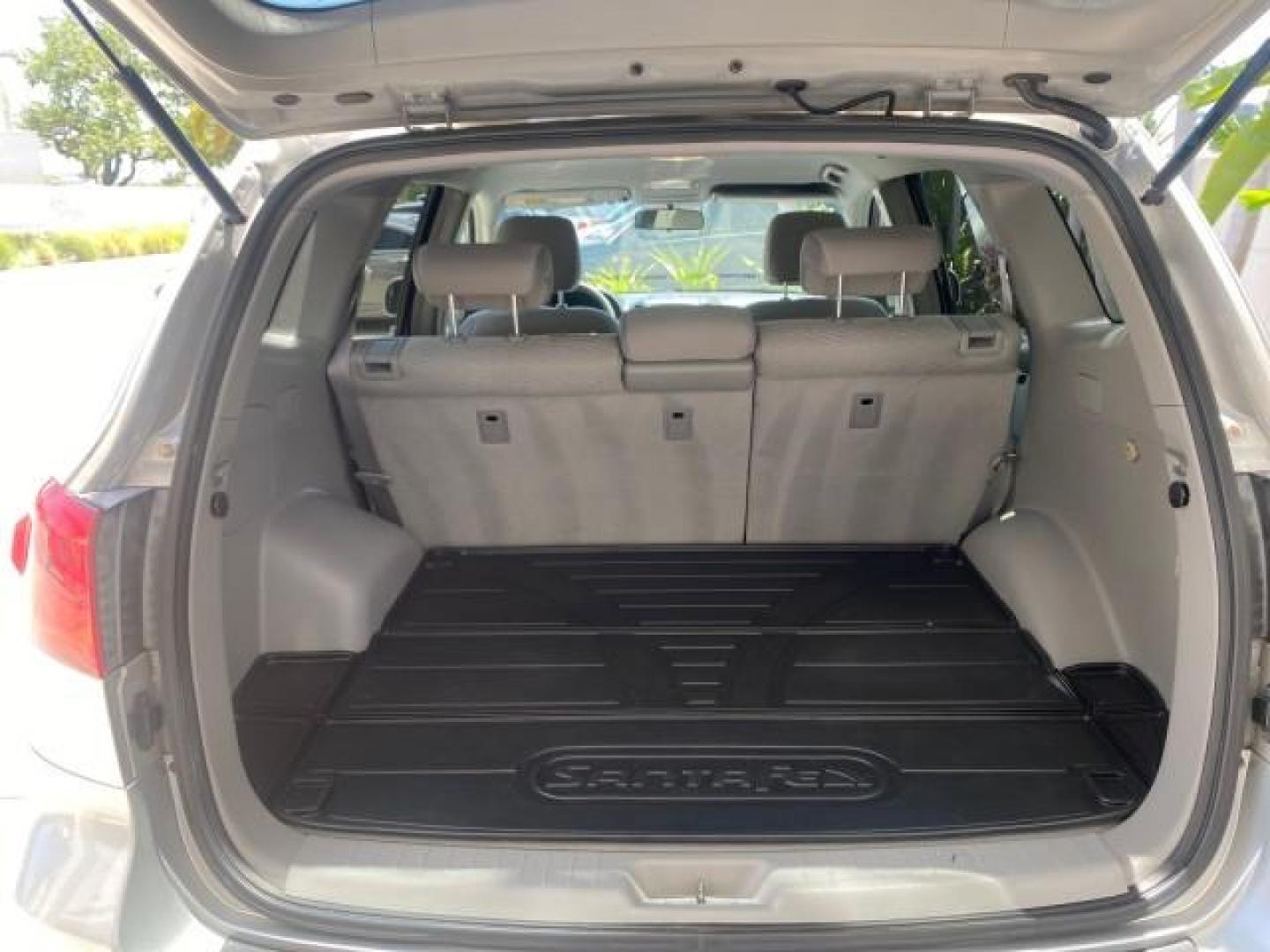 2007 Platinum /Gray Hyundai Santa Fe GLS LOW MILES 37,778 (5NMSG13D77H) with an 2.7L DOHC MPI V6 Engine engine, Automatic transmission, located at 4701 North Dixie Hwy, Pompano Beach, FL, 33064, (954) 422-2889, 26.240938, -80.123474 - OUR WEBPAGE FLORIDACARS1.COM HAS OVER 100 PHOTOS AND FREE CARFAX LINK 2007 HYUNDAI SANTA FE GLS VIN: 5NMSG13D77H123524 5 N M S G 1 3 D 7 7 H 1 2 3 5 2 4 4 DOOR WAGON/SPORT UTILITY 2.7L V6 F DOHC 16V GASOLINE FRONT WHEEL DRIVE Top Features Alloy Wheels Cloth Seats Satellite Radio Ready Basic Features - Photo#79