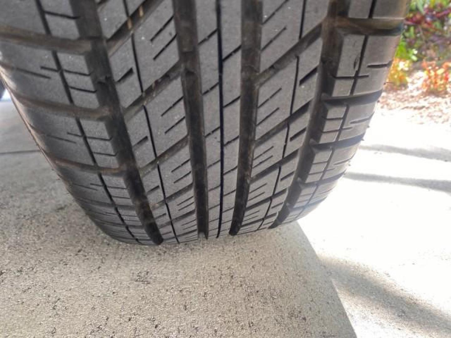 2007 Platinum /Gray Hyundai Santa Fe GLS LOW MILES 37,778 (5NMSG13D77H) with an 2.7L DOHC MPI V6 Engine engine, Automatic transmission, located at 4701 North Dixie Hwy, Pompano Beach, FL, 33064, (954) 422-2889, 26.240938, -80.123474 - OUR WEBPAGE FLORIDACARS1.COM HAS OVER 100 PHOTOS AND FREE CARFAX LINK 2007 HYUNDAI SANTA FE GLS VIN: 5NMSG13D77H123524 5 N M S G 1 3 D 7 7 H 1 2 3 5 2 4 4 DOOR WAGON/SPORT UTILITY 2.7L V6 F DOHC 16V GASOLINE FRONT WHEEL DRIVE Top Features Alloy Wheels Cloth Seats Satellite Radio Ready Basic Features - Photo#83
