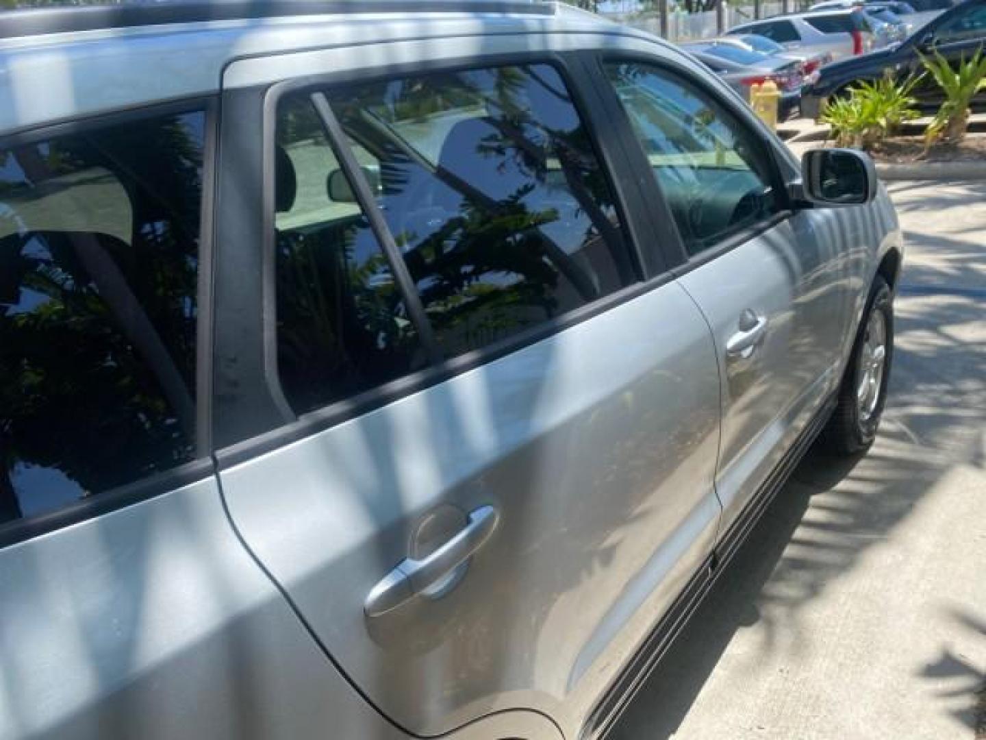 2007 Platinum /Gray Hyundai Santa Fe GLS LOW MILES 37,778 (5NMSG13D77H) with an 2.7L DOHC MPI V6 Engine engine, Automatic transmission, located at 4701 North Dixie Hwy, Pompano Beach, FL, 33064, (954) 422-2889, 26.240938, -80.123474 - OUR WEBPAGE FLORIDACARS1.COM HAS OVER 100 PHOTOS AND FREE CARFAX LINK 2007 HYUNDAI SANTA FE GLS VIN: 5NMSG13D77H123524 5 N M S G 1 3 D 7 7 H 1 2 3 5 2 4 4 DOOR WAGON/SPORT UTILITY 2.7L V6 F DOHC 16V GASOLINE FRONT WHEEL DRIVE Top Features Alloy Wheels Cloth Seats Satellite Radio Ready Basic Features - Photo#84