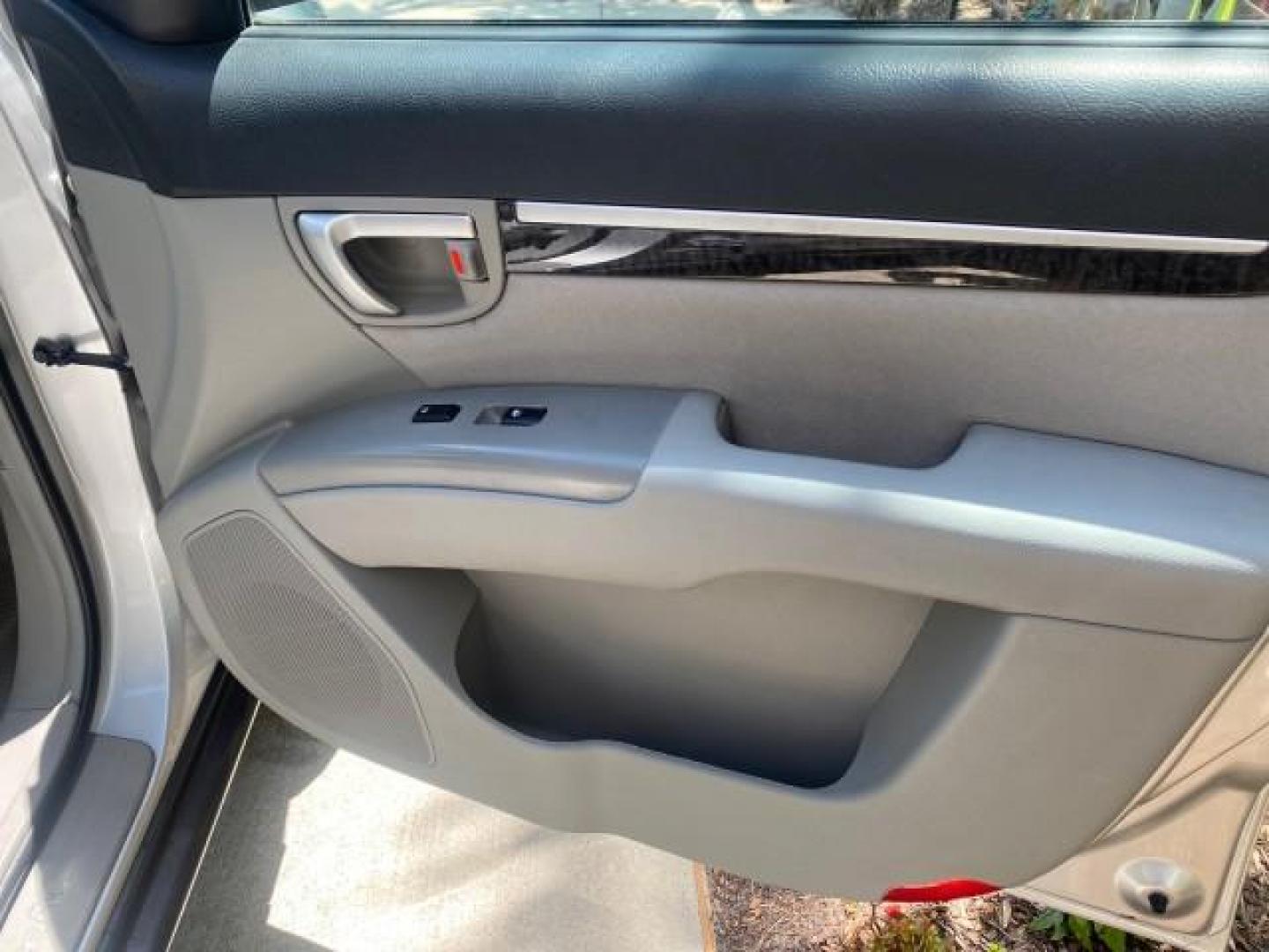 2007 Platinum /Gray Hyundai Santa Fe GLS LOW MILES 37,778 (5NMSG13D77H) with an 2.7L DOHC MPI V6 Engine engine, Automatic transmission, located at 4701 North Dixie Hwy, Pompano Beach, FL, 33064, (954) 422-2889, 26.240938, -80.123474 - OUR WEBPAGE FLORIDACARS1.COM HAS OVER 100 PHOTOS AND FREE CARFAX LINK 2007 HYUNDAI SANTA FE GLS VIN: 5NMSG13D77H123524 5 N M S G 1 3 D 7 7 H 1 2 3 5 2 4 4 DOOR WAGON/SPORT UTILITY 2.7L V6 F DOHC 16V GASOLINE FRONT WHEEL DRIVE Top Features Alloy Wheels Cloth Seats Satellite Radio Ready Basic Features - Photo#94