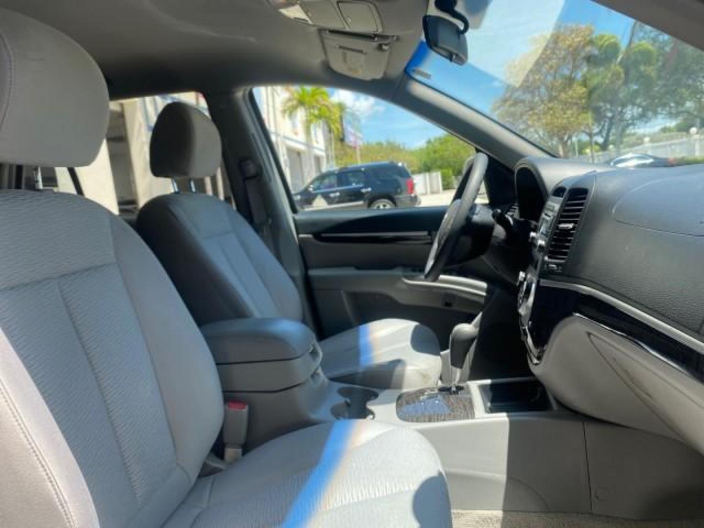 2007 Platinum /Gray Hyundai Santa Fe GLS LOW MILES 37,778 (5NMSG13D77H) with an 2.7L DOHC MPI V6 Engine engine, Automatic transmission, located at 4701 North Dixie Hwy, Pompano Beach, FL, 33064, (954) 422-2889, 26.240938, -80.123474 - OUR WEBPAGE FLORIDACARS1.COM HAS OVER 100 PHOTOS AND FREE CARFAX LINK 2007 HYUNDAI SANTA FE GLS VIN: 5NMSG13D77H123524 5 N M S G 1 3 D 7 7 H 1 2 3 5 2 4 4 DOOR WAGON/SPORT UTILITY 2.7L V6 F DOHC 16V GASOLINE FRONT WHEEL DRIVE Top Features Alloy Wheels Cloth Seats Satellite Radio Ready Basic Features - Photo#97