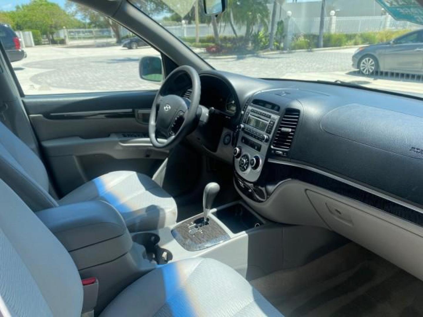 2007 Platinum /Gray Hyundai Santa Fe GLS LOW MILES 37,778 (5NMSG13D77H) with an 2.7L DOHC MPI V6 Engine engine, Automatic transmission, located at 4701 North Dixie Hwy, Pompano Beach, FL, 33064, (954) 422-2889, 26.240938, -80.123474 - OUR WEBPAGE FLORIDACARS1.COM HAS OVER 100 PHOTOS AND FREE CARFAX LINK 2007 HYUNDAI SANTA FE GLS VIN: 5NMSG13D77H123524 5 N M S G 1 3 D 7 7 H 1 2 3 5 2 4 4 DOOR WAGON/SPORT UTILITY 2.7L V6 F DOHC 16V GASOLINE FRONT WHEEL DRIVE Top Features Alloy Wheels Cloth Seats Satellite Radio Ready Basic Features - Photo#98