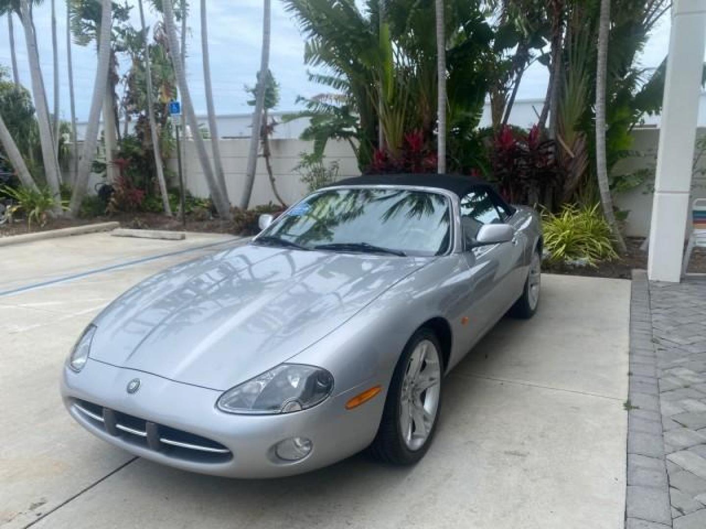 2004 Quartz /Charcoal Jaguar XK8 CONV LOW MILES 22,128 (SAJDA42CX42) with an 4.2L DOHC EFI 32-Valve Aluminum Alloy V8 Engine engine, Automatic transmission, located at 4701 North Dixie Hwy, Pompano Beach, FL, 33064, (954) 422-2889, 26.240938, -80.123474 - OUR WEBPAGE FLORIDACARS1.COM HAS OVER 100 PHOTOS AND FREE CARFAX LINK 2004 JAGUAR XK-SERIES XK8 $ 75,530 NEW VIN: SAJDA42CX42A37634 S A J D A 4 2 C X 4 2 A 3 7 6 3 4 CONVERTIBLE 4.2L V8 F DOHC GASOLINE REAR WHEEL DRIVE TOP WORKS GREAT! TIRES ARE LIKE NEW! Top Features Alloy Wheels Leather Seats Alpi - Photo#3