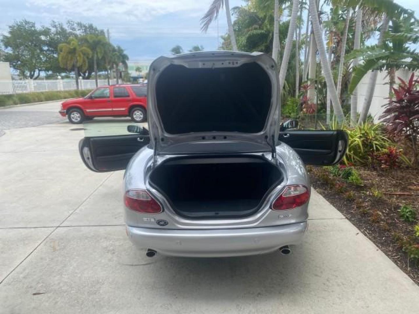 2004 Quartz /Charcoal Jaguar XK8 CONV LOW MILES 22,128 (SAJDA42CX42) with an 4.2L DOHC EFI 32-Valve Aluminum Alloy V8 Engine engine, Automatic transmission, located at 4701 North Dixie Hwy, Pompano Beach, FL, 33064, (954) 422-2889, 26.240938, -80.123474 - OUR WEBPAGE FLORIDACARS1.COM HAS OVER 100 PHOTOS AND FREE CARFAX LINK 2004 JAGUAR XK-SERIES XK8 $ 75,530 NEW VIN: SAJDA42CX42A37634 S A J D A 4 2 C X 4 2 A 3 7 6 3 4 CONVERTIBLE 4.2L V8 F DOHC GASOLINE REAR WHEEL DRIVE TOP WORKS GREAT! TIRES ARE LIKE NEW! Top Features Alloy Wheels Leather Seats Alpi - Photo#15