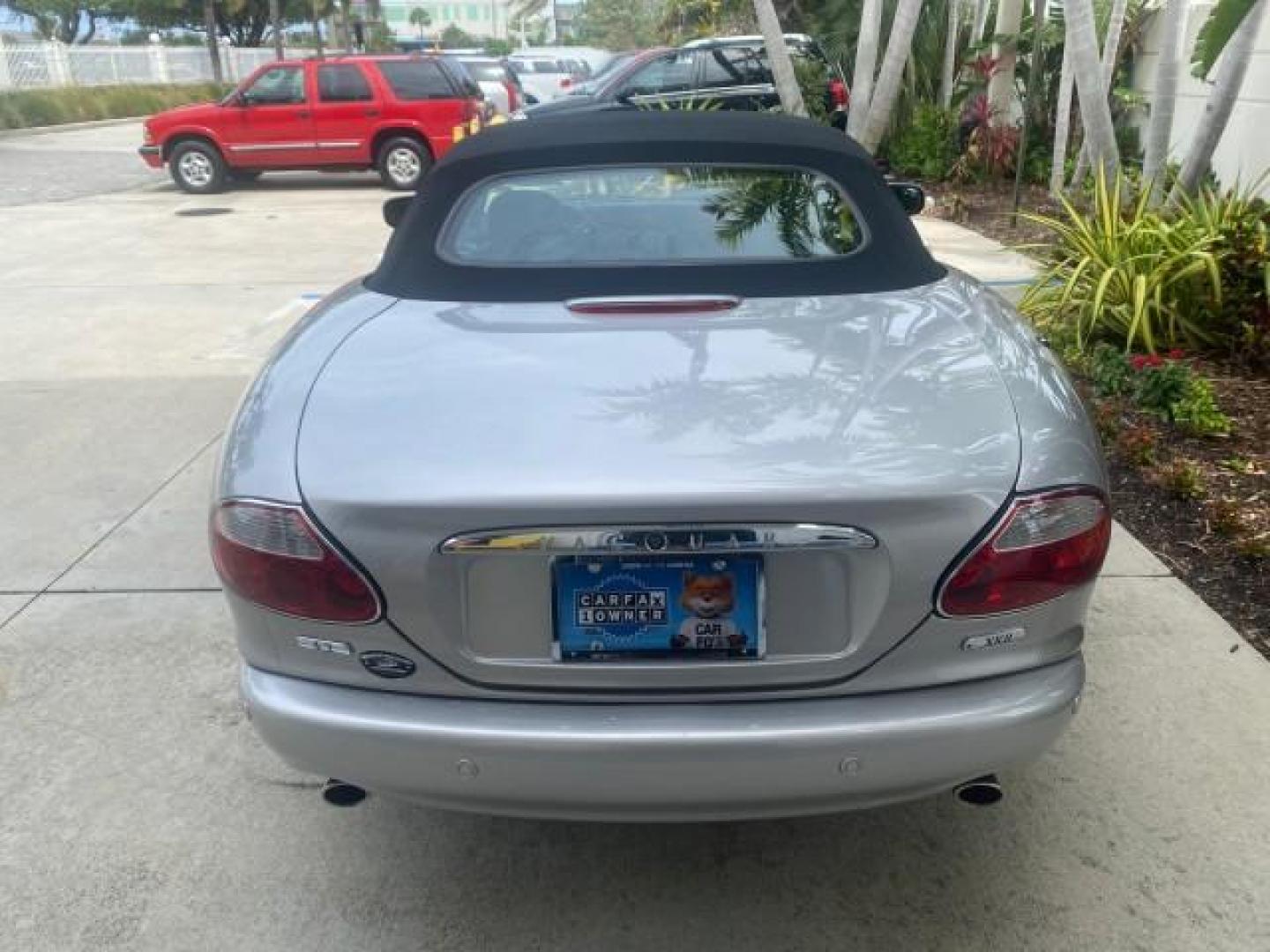 2004 Quartz /Charcoal Jaguar XK8 CONV LOW MILES 22,128 (SAJDA42CX42) with an 4.2L DOHC EFI 32-Valve Aluminum Alloy V8 Engine engine, Automatic transmission, located at 4701 North Dixie Hwy, Pompano Beach, FL, 33064, (954) 422-2889, 26.240938, -80.123474 - OUR WEBPAGE FLORIDACARS1.COM HAS OVER 100 PHOTOS AND FREE CARFAX LINK 2004 JAGUAR XK-SERIES XK8 $ 75,530 NEW VIN: SAJDA42CX42A37634 S A J D A 4 2 C X 4 2 A 3 7 6 3 4 CONVERTIBLE 4.2L V8 F DOHC GASOLINE REAR WHEEL DRIVE TOP WORKS GREAT! TIRES ARE LIKE NEW! Top Features Alloy Wheels Leather Seats Alpi - Photo#74
